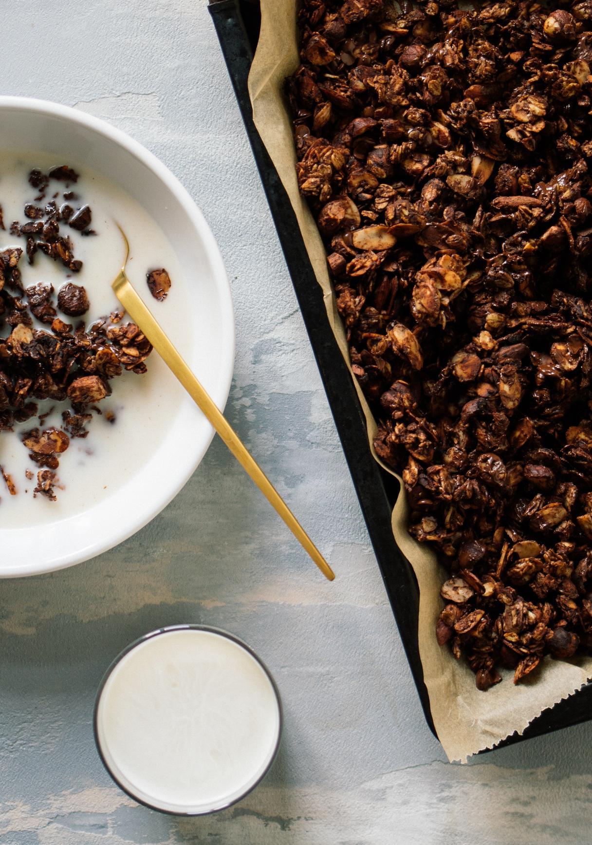 Knuspriges, veganes Schokoladengranola