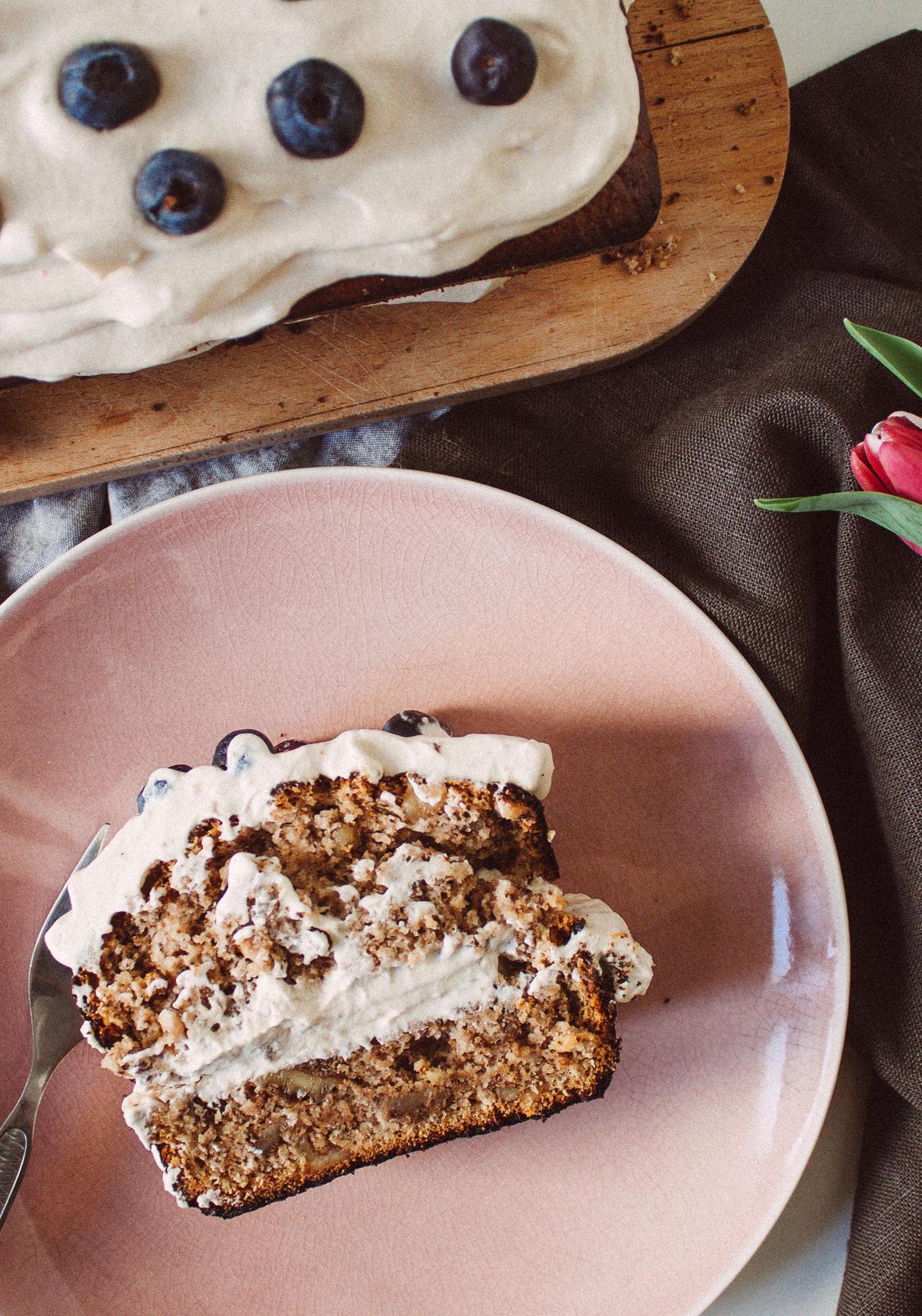 Veganer Walnusskuchen mit Kaffee-Creme