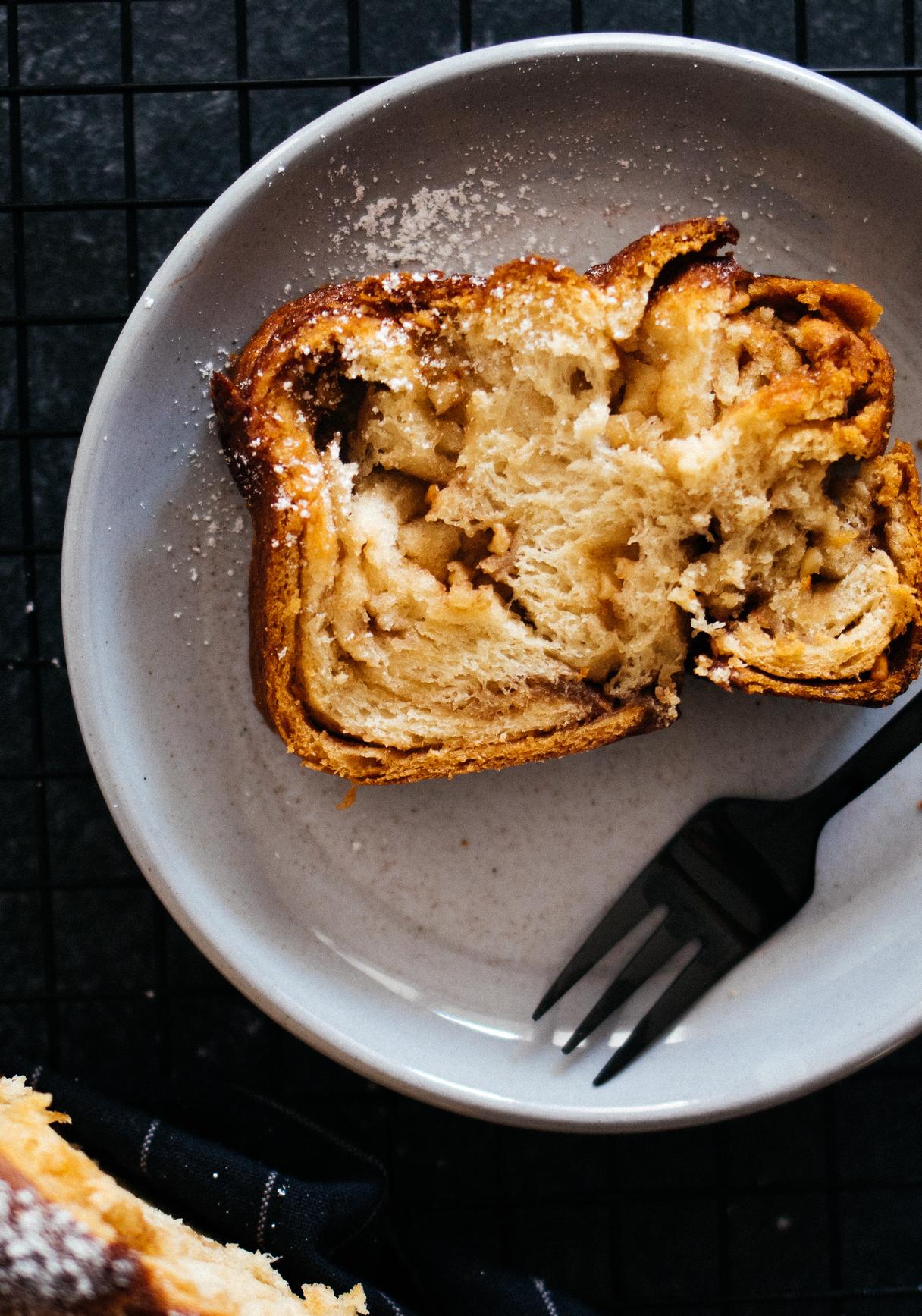 Vegane Babka mit Nougat & Haselnuss
