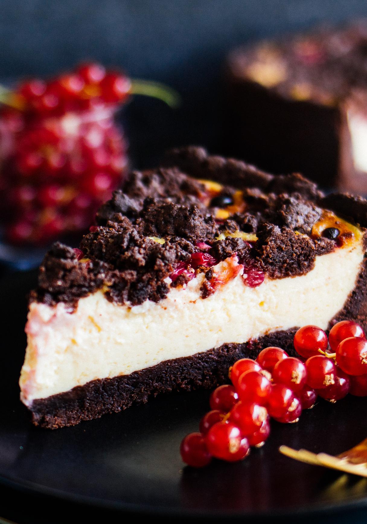 Veganer Schokoladen-Käsekuchen mit Johannisbeeren (Zupfkuchen)