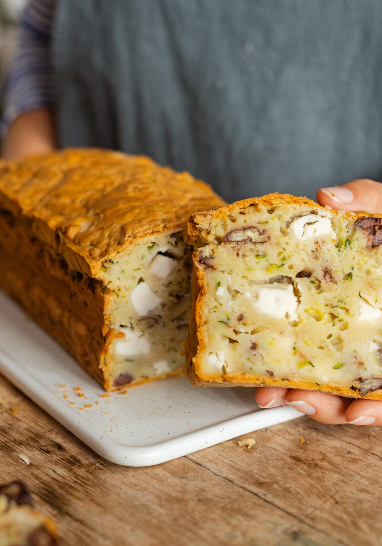Veganes Zucchinibrot mit „Feta“ und Pekannüssen