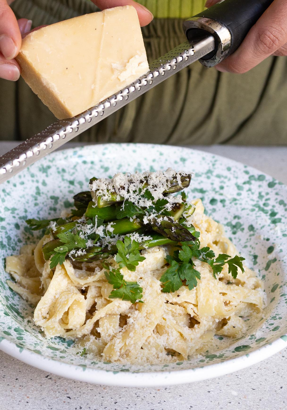 Quick Pasta with Vegan Ricotta and Asparagus