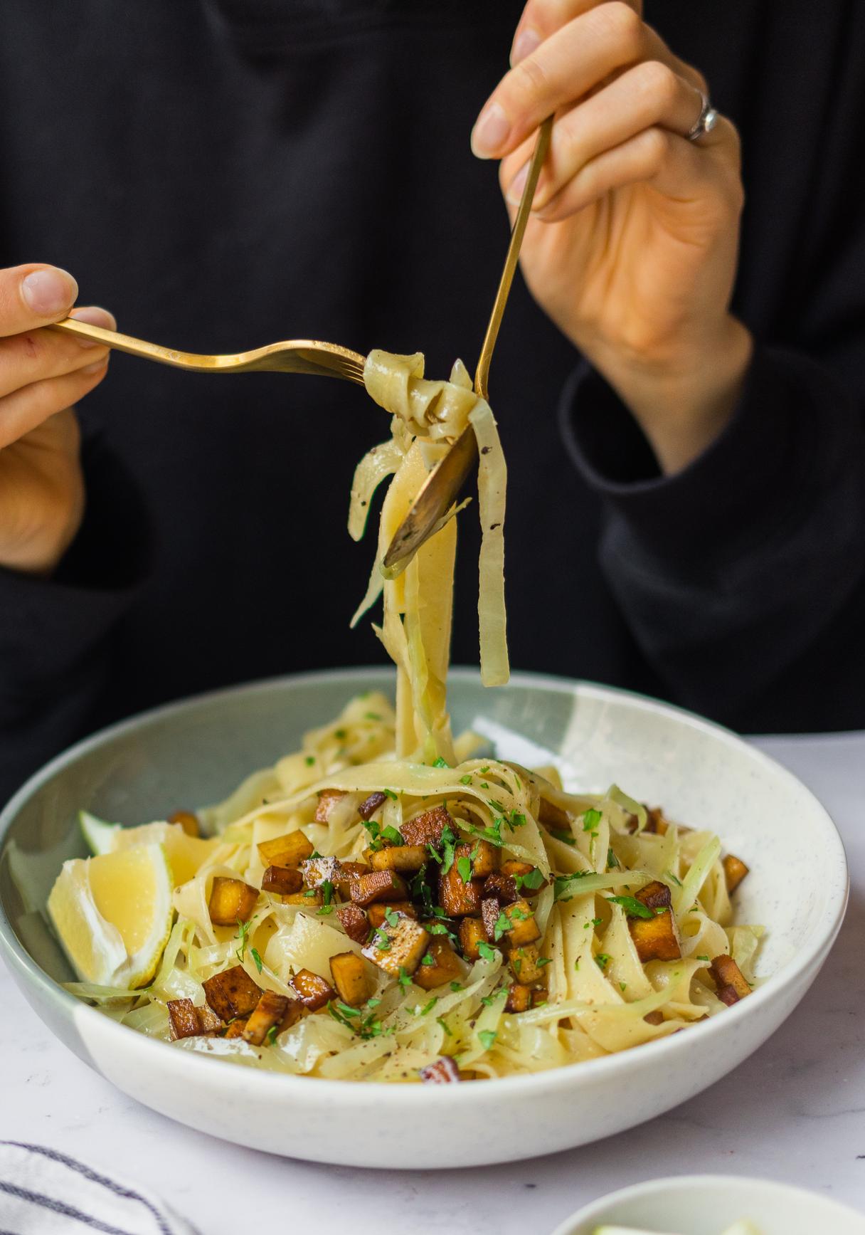Vegane Kraut-Zwiebel-Nudeln