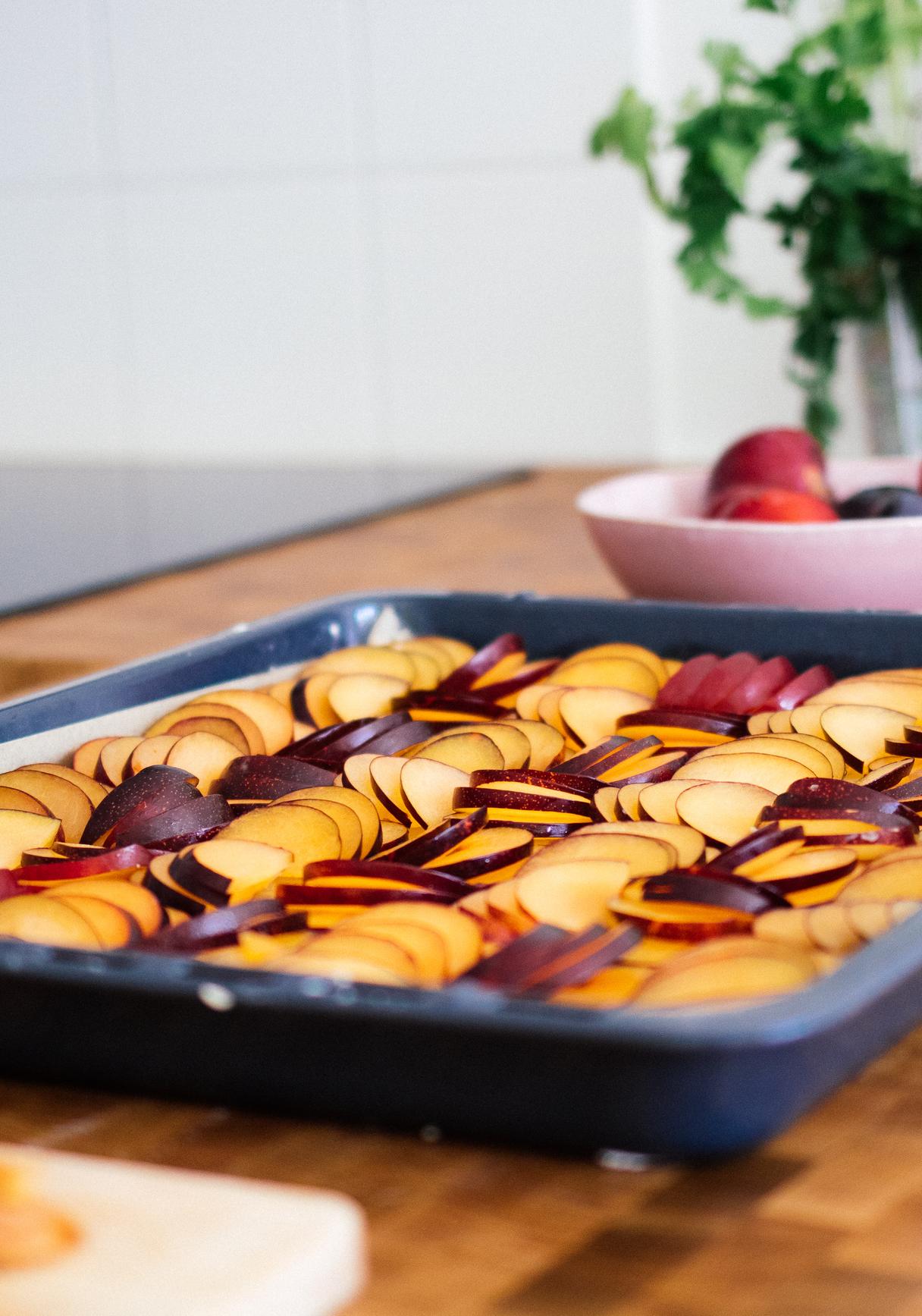 Veganer Pflaumenkuchen vom Blech (aus nur 5 Zutaten)