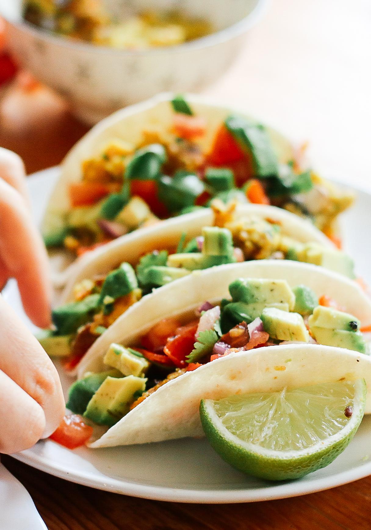Frühstück-Tacos mit veganem Omelett