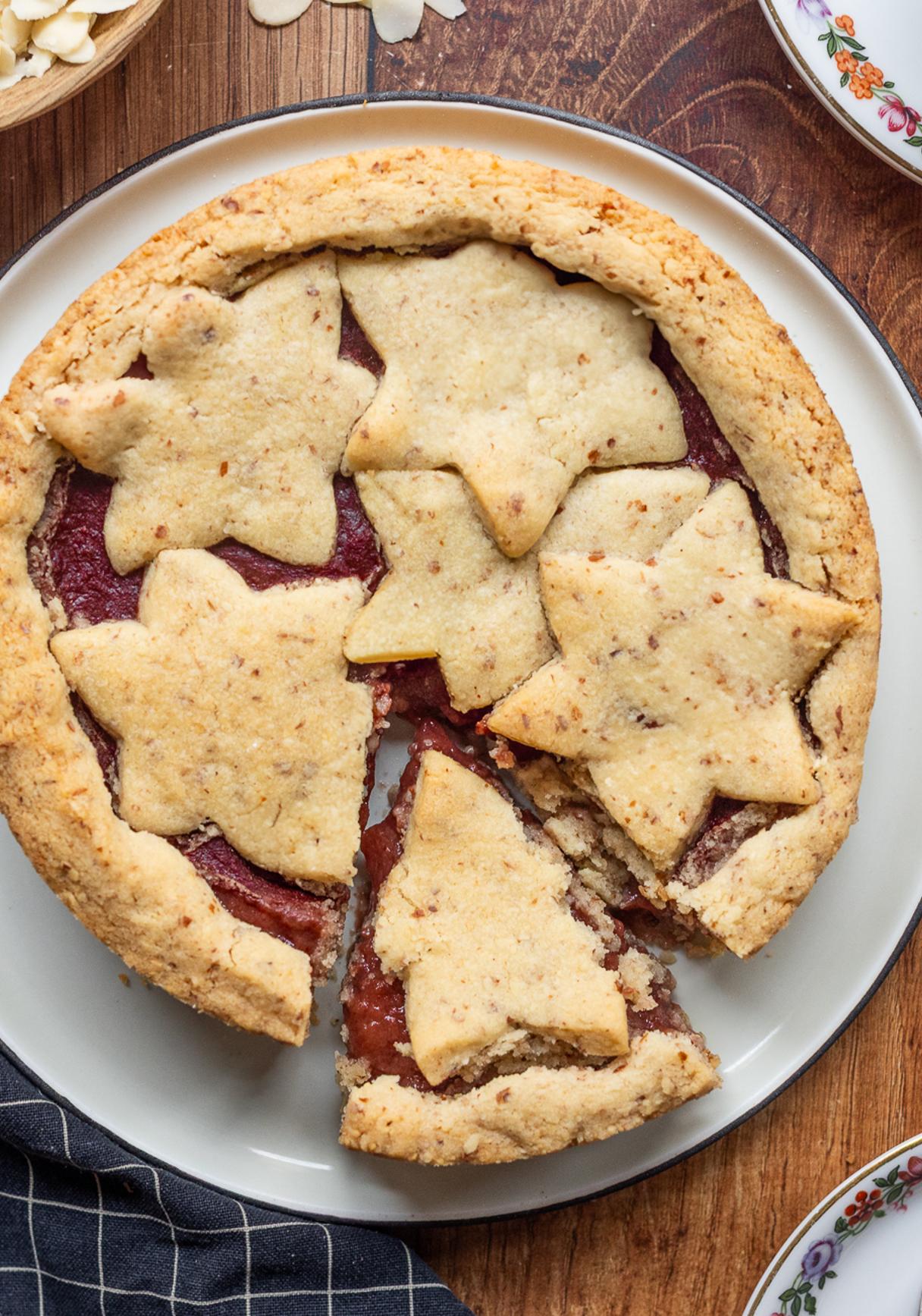 Vegane Linzer Torte mit Erdbeer-Füllung