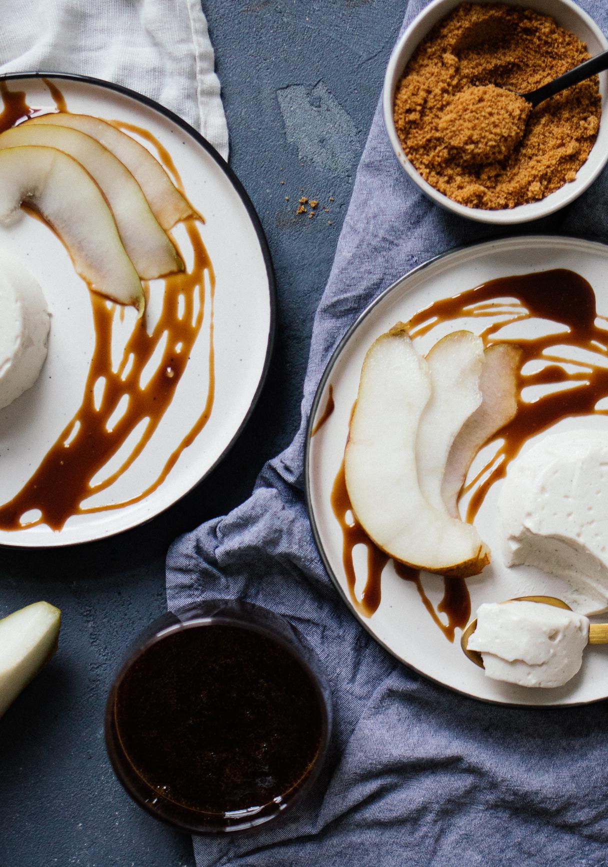 Vegane Panna Cotta mit Karamellsoße