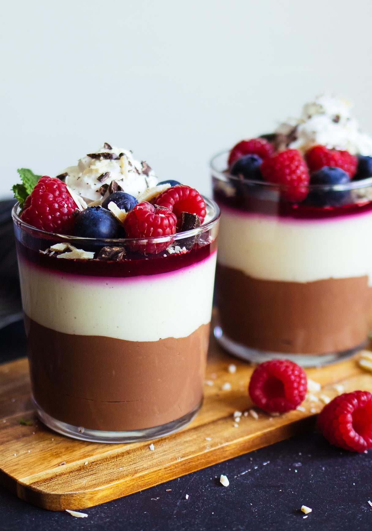 Vegane dunkle & helle Schokoladenmousse aus nur 3 Zutaten