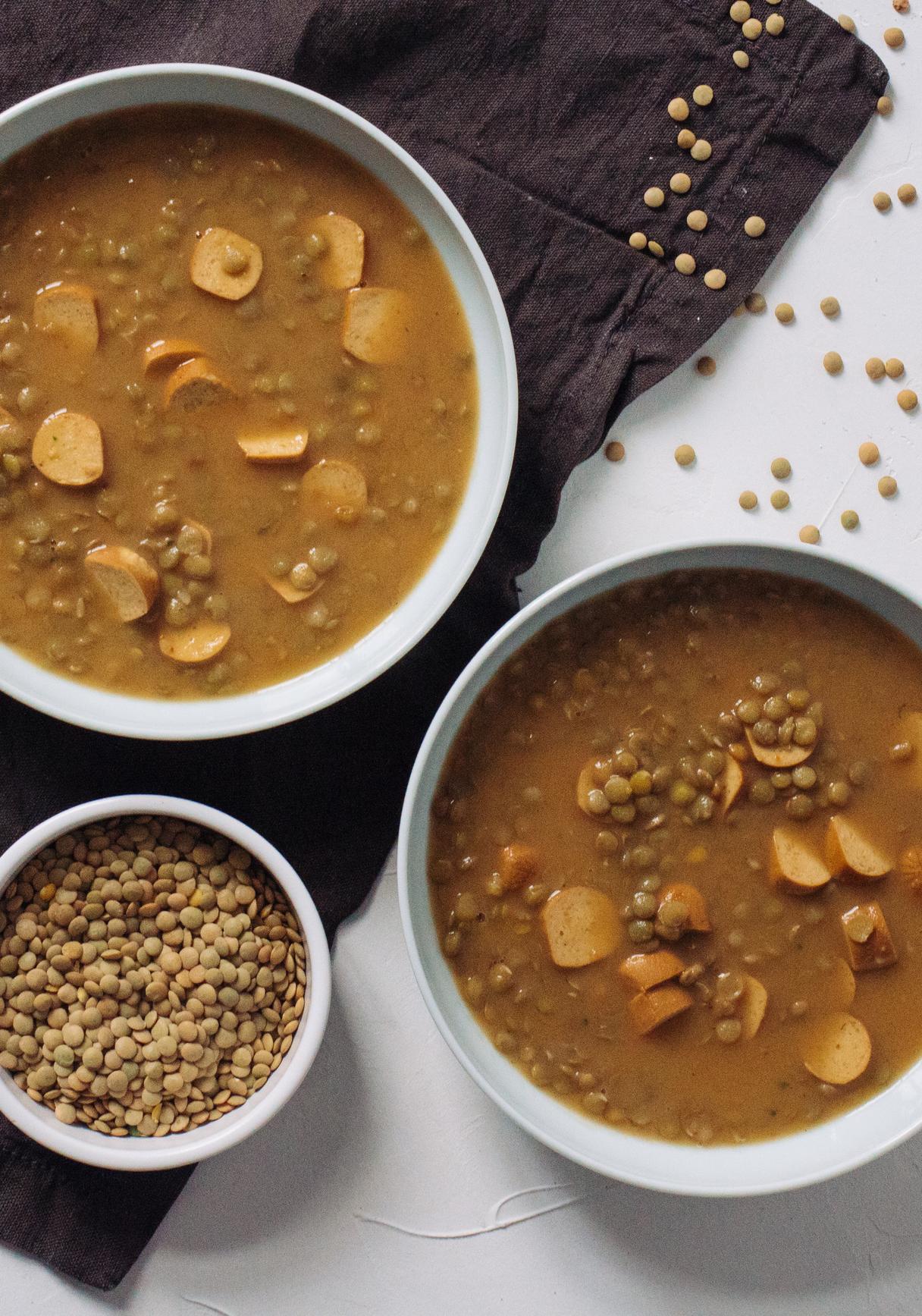 Gebrannte Linsensuppe mit Wienern