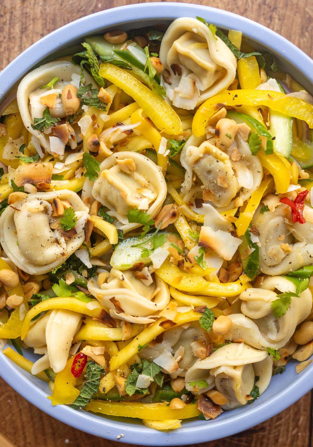Sommerlicher Tortellini-Mango-Salat mit Limettendressing