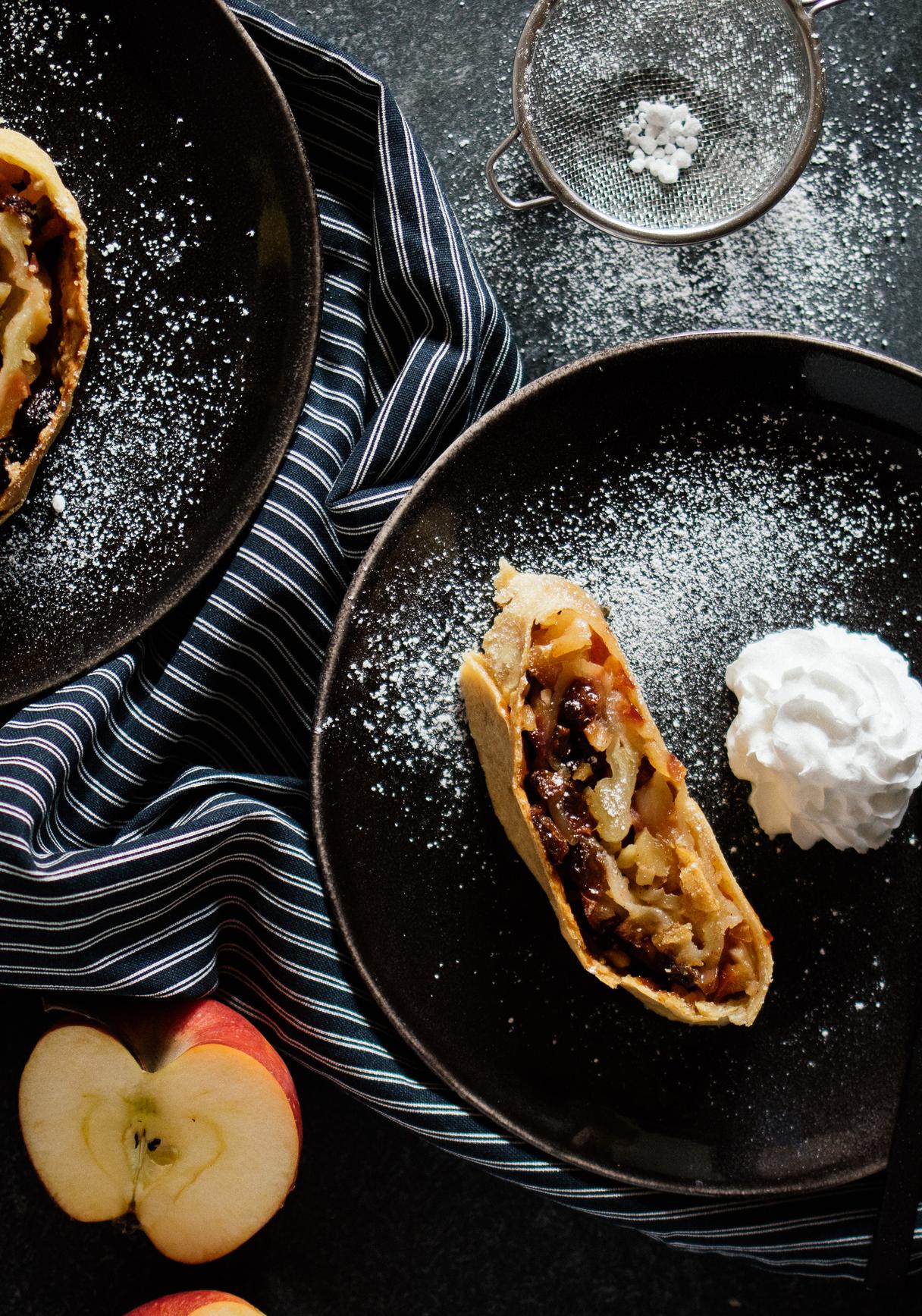 Veganer Apfelstrudel mit Marzipanfüllung