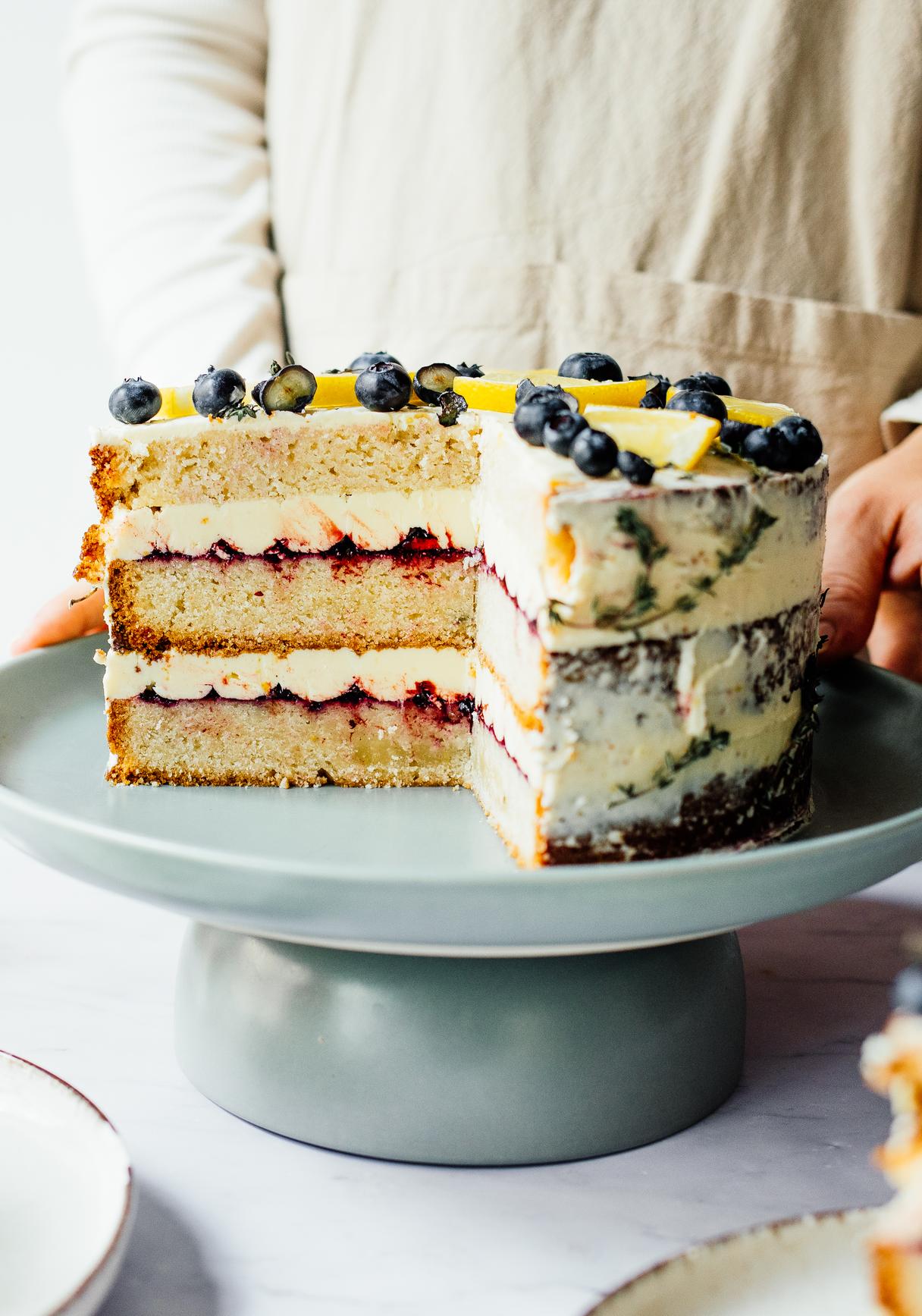 Veganer Naked Cake mit Zitrone & Thymian