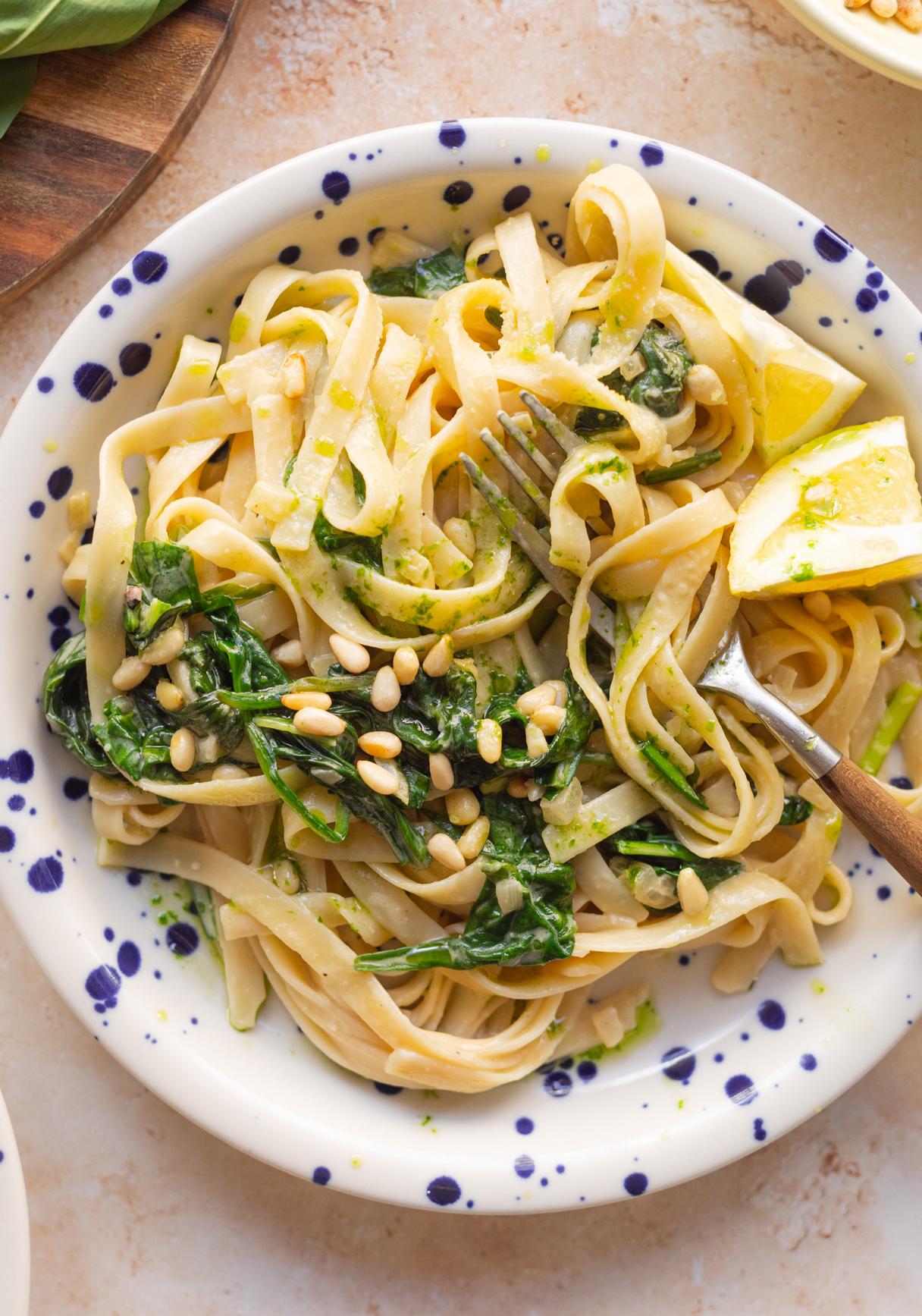 Schnelle Pasta in Bärlauch-Zitronen-Soße