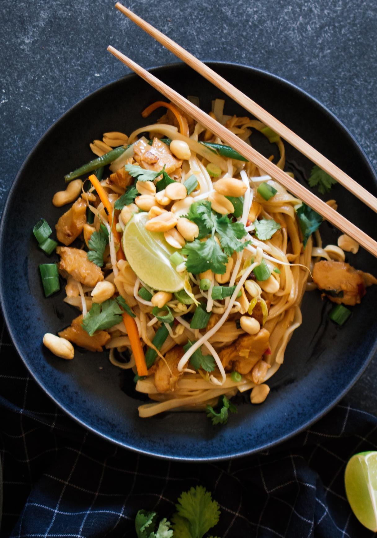 Veganes Pad Thai mit „Hühnchen“