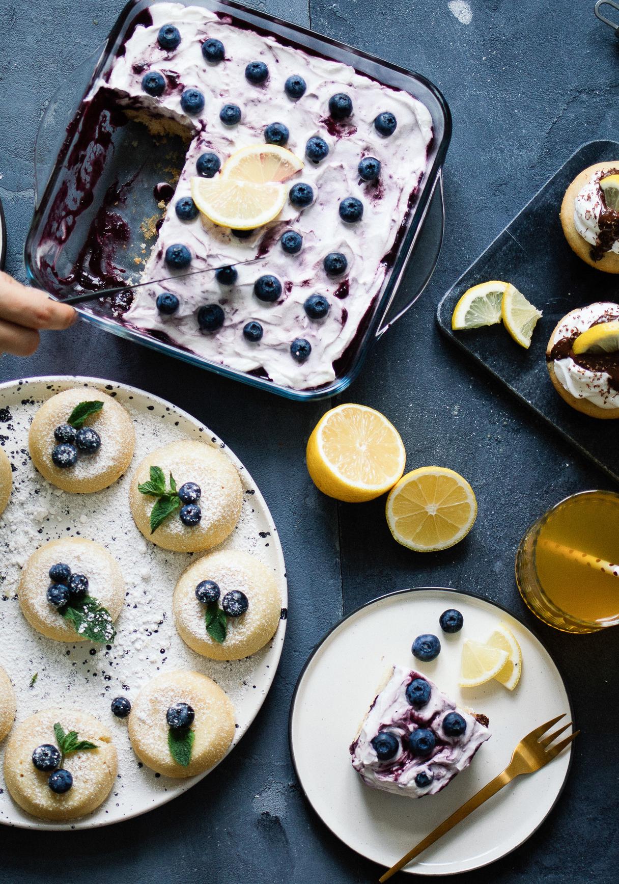 1 Teig, 3 Desserts: Veganer Poke-Cake, Zitronen-Cupcakes & Lava Cake