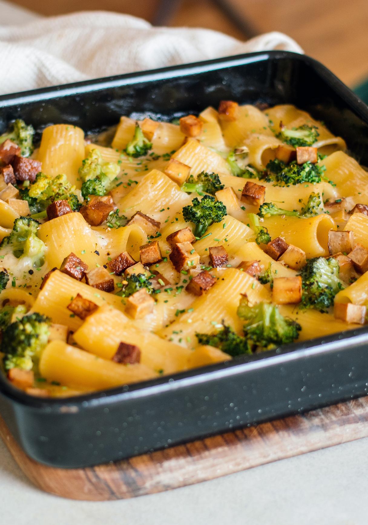 Veganes Nudel-Schinken-Gratin mit Brokkoli