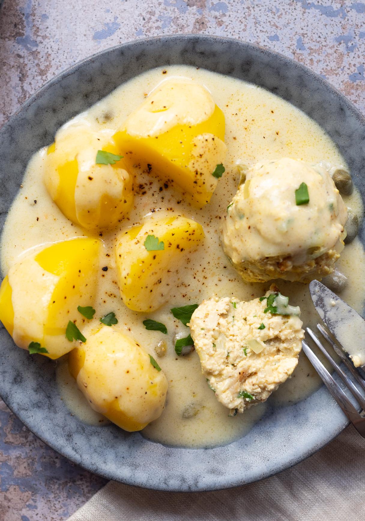 Vegan „Königsberger Klopse" (Meatballs in Creamy Sauce with Capers)