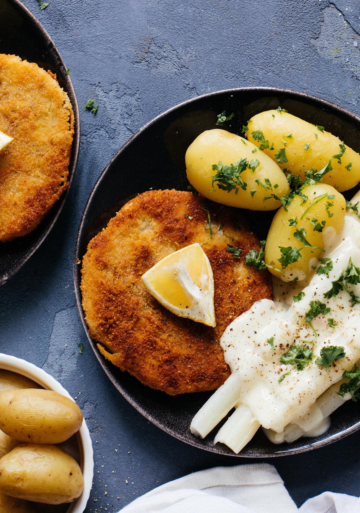 Vegan sauce hollandaise with asparagus & celery root schnitzel