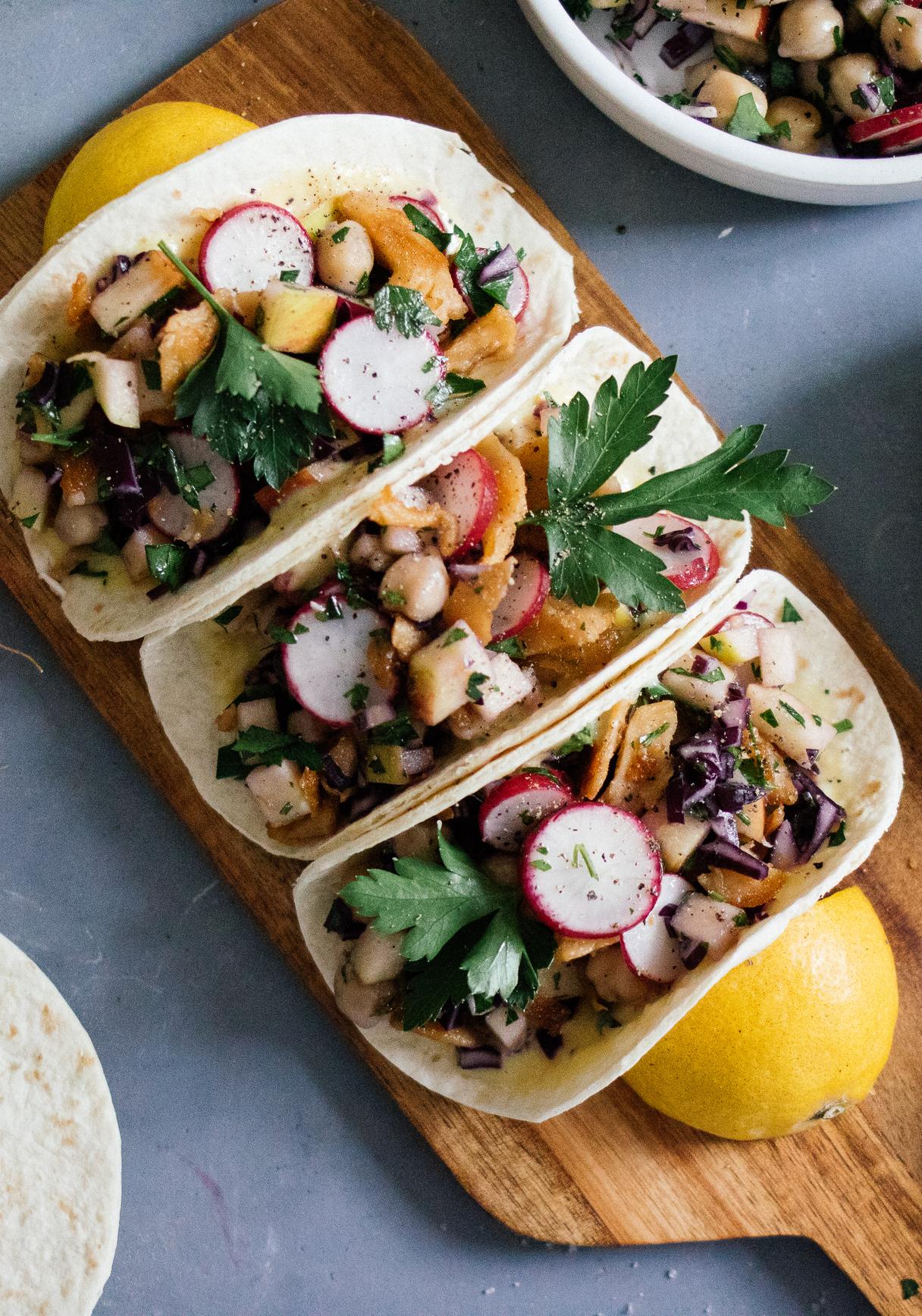 Picknicktaco mit Radieschen-Apfel-Salsa