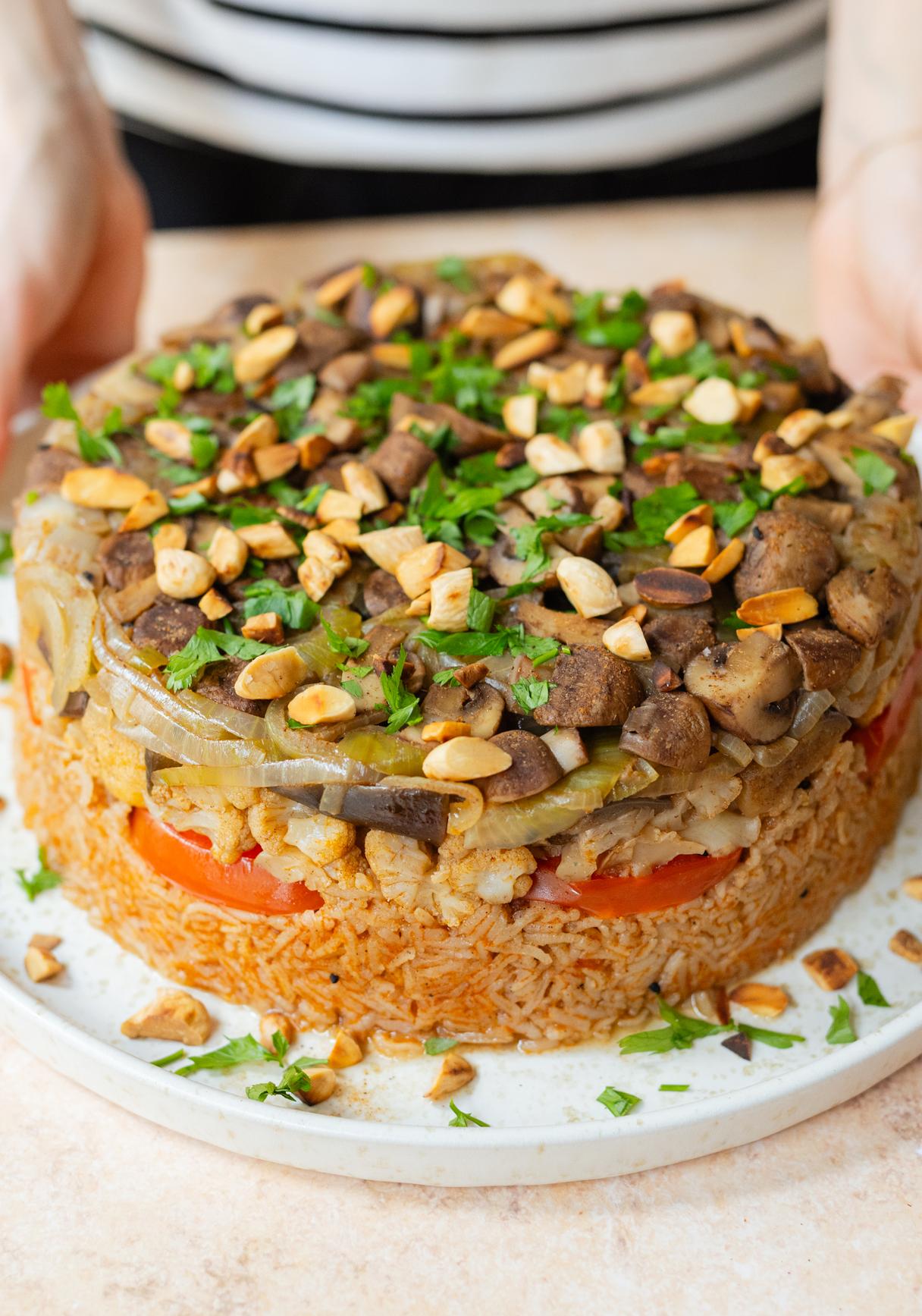 Veganes Maqluba (Arabisches Reis-Gemüse-Gericht)