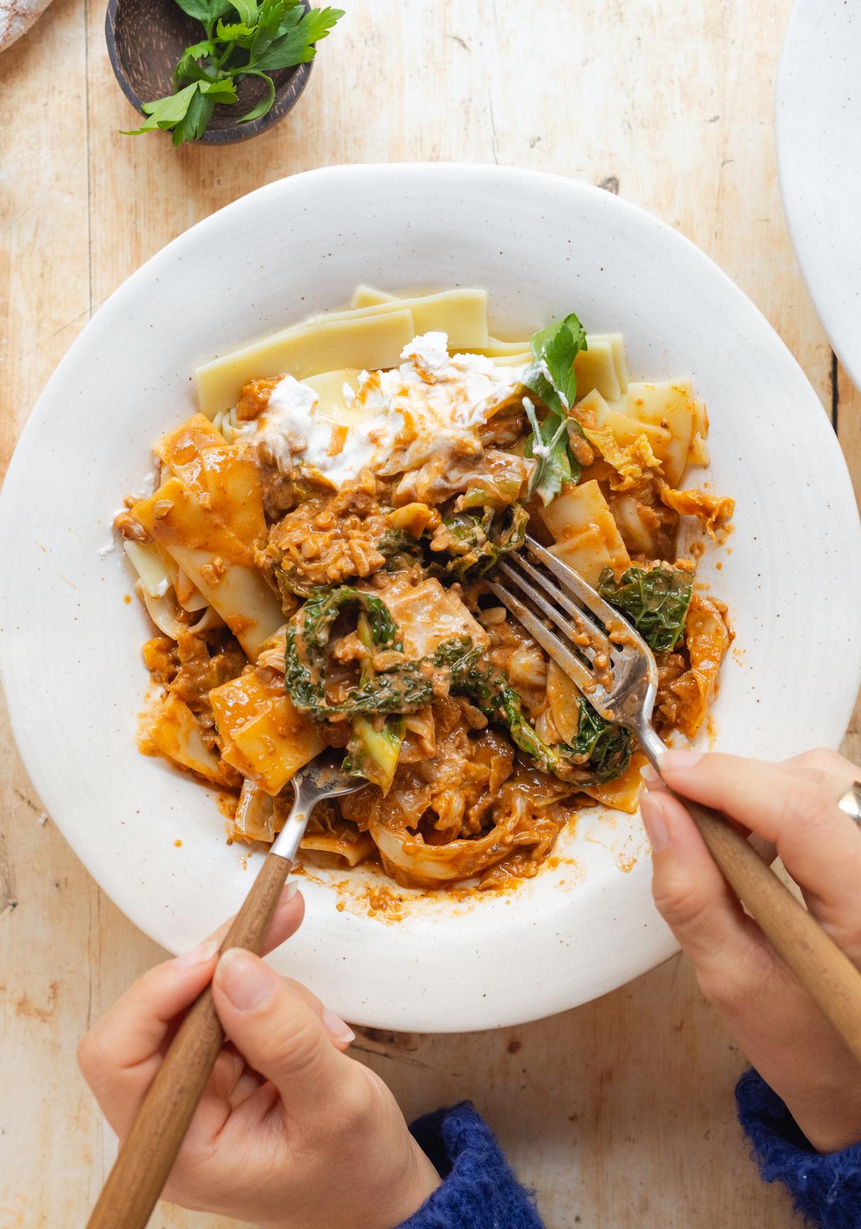 Vegane Kohlrouladen-Pasta