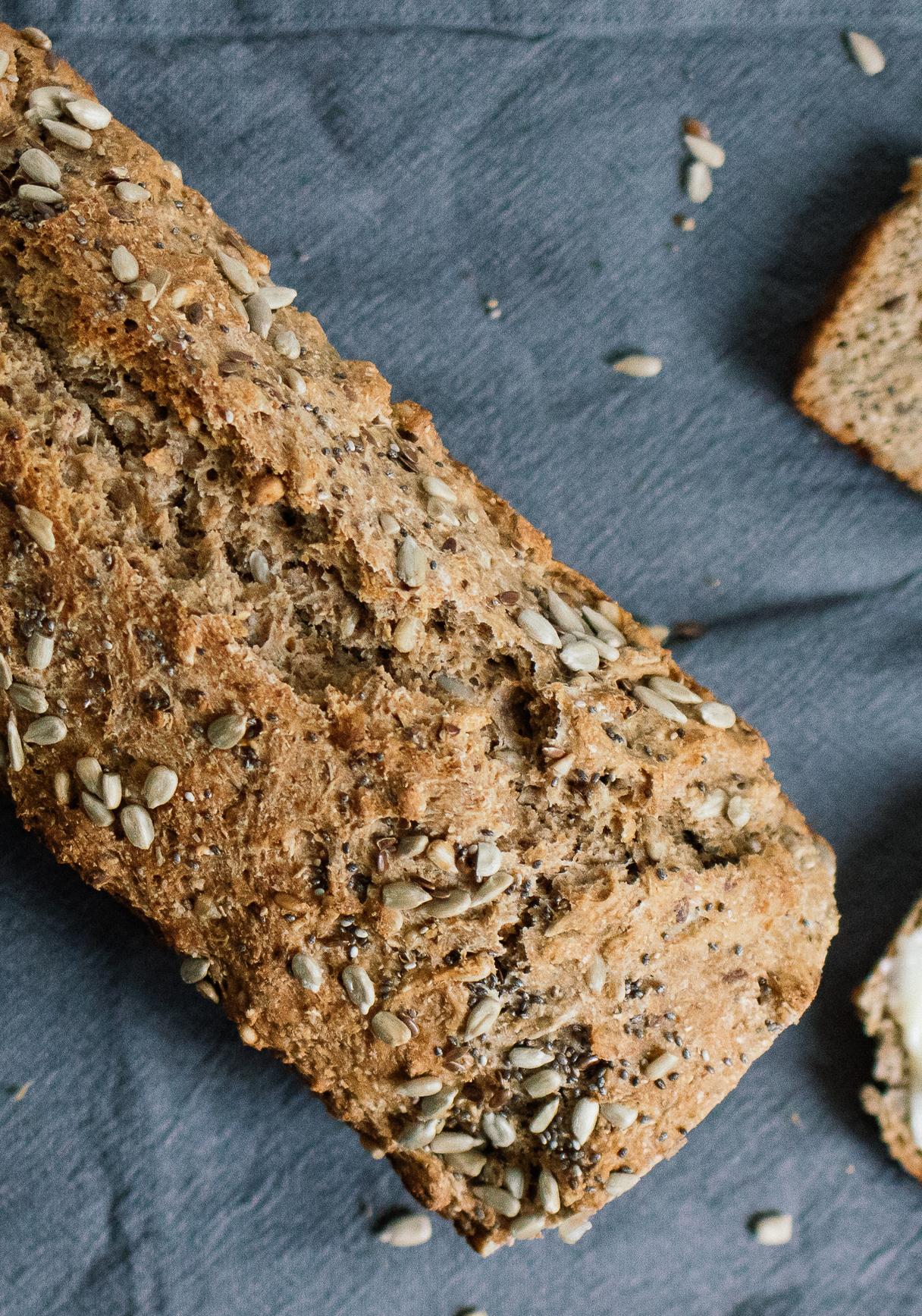 Knusprig & Süß: Sonnenblumenbrot mit Chia