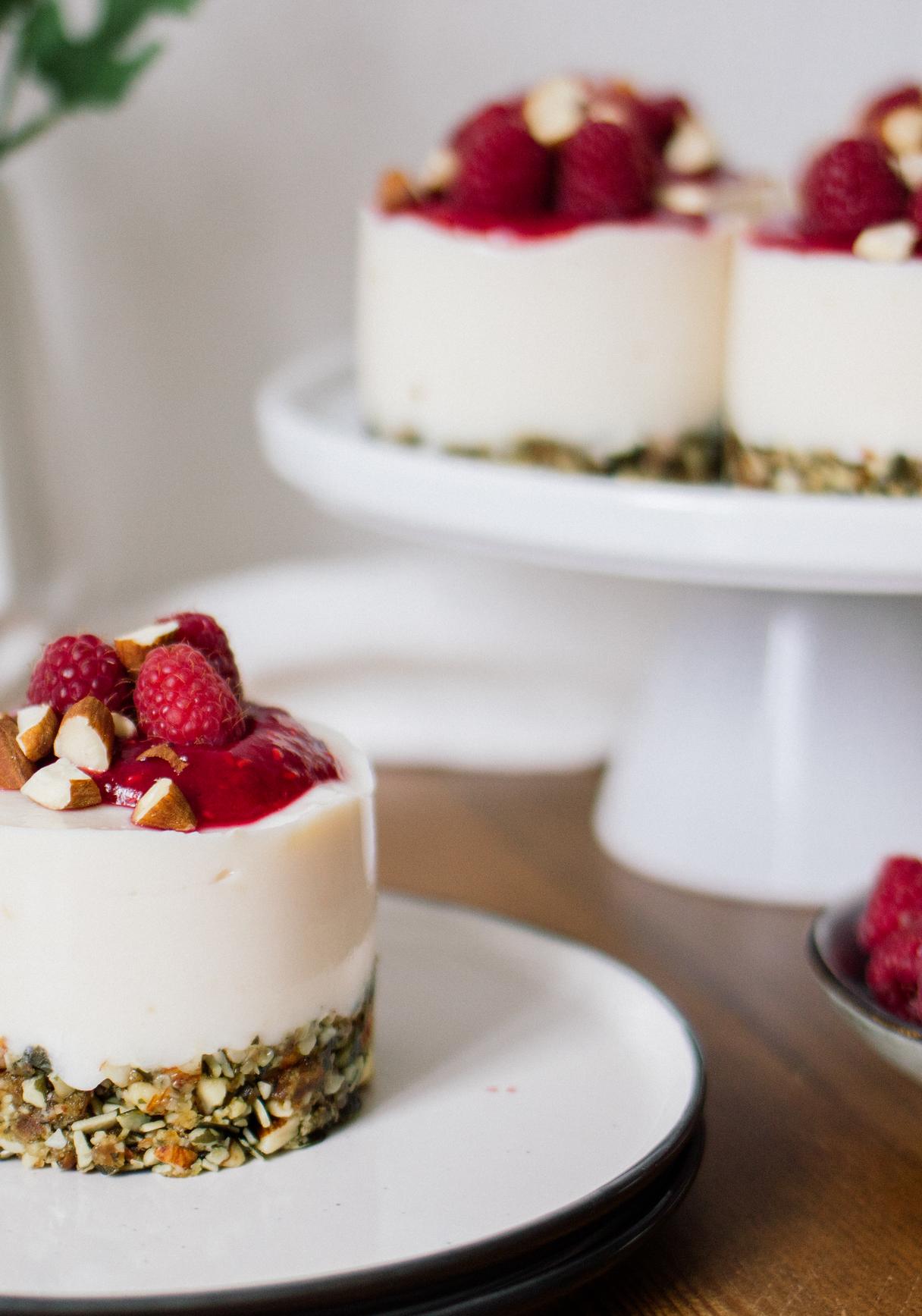 Vegane Himbeer-Joghurt-Törtchen ohne Backen