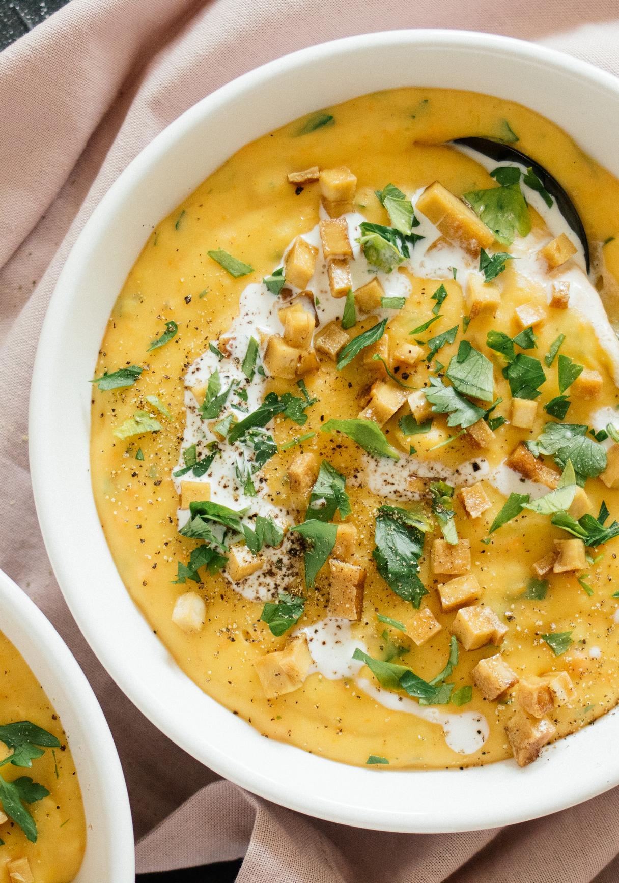 Vegane Kartoffelsuppe mit Räuchertofu