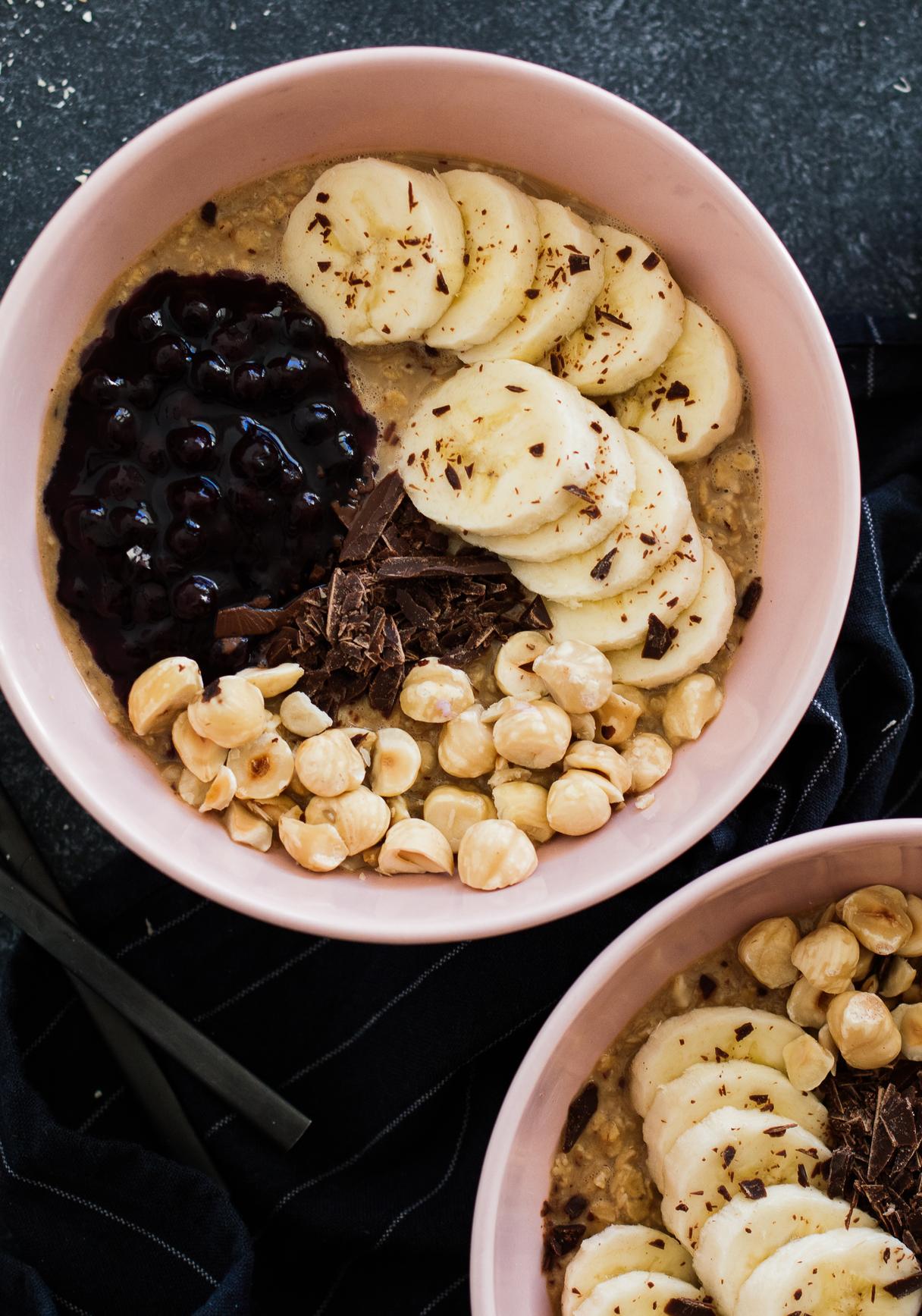 Veganes Chai-Porridge mit Waldheidelbeeren