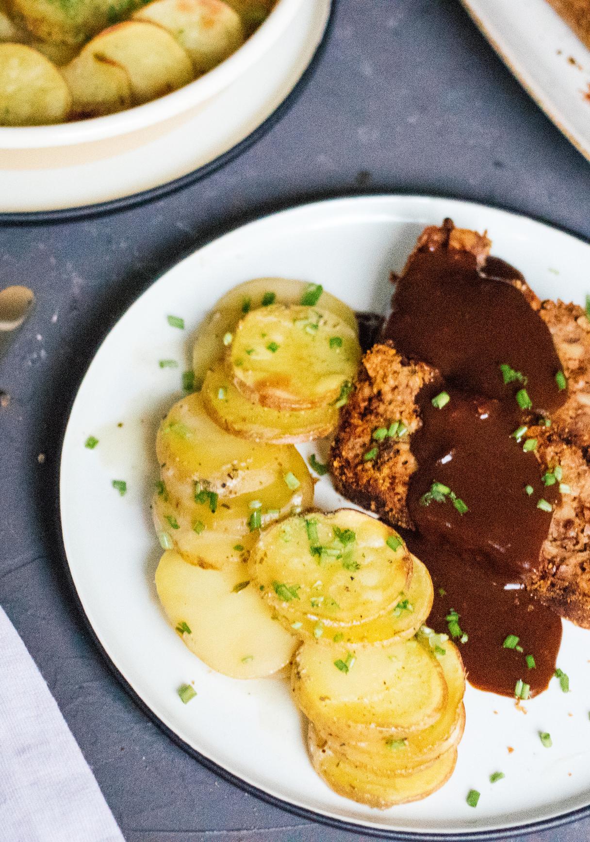 Linsenbraten mit veganem Kartoffelgratin