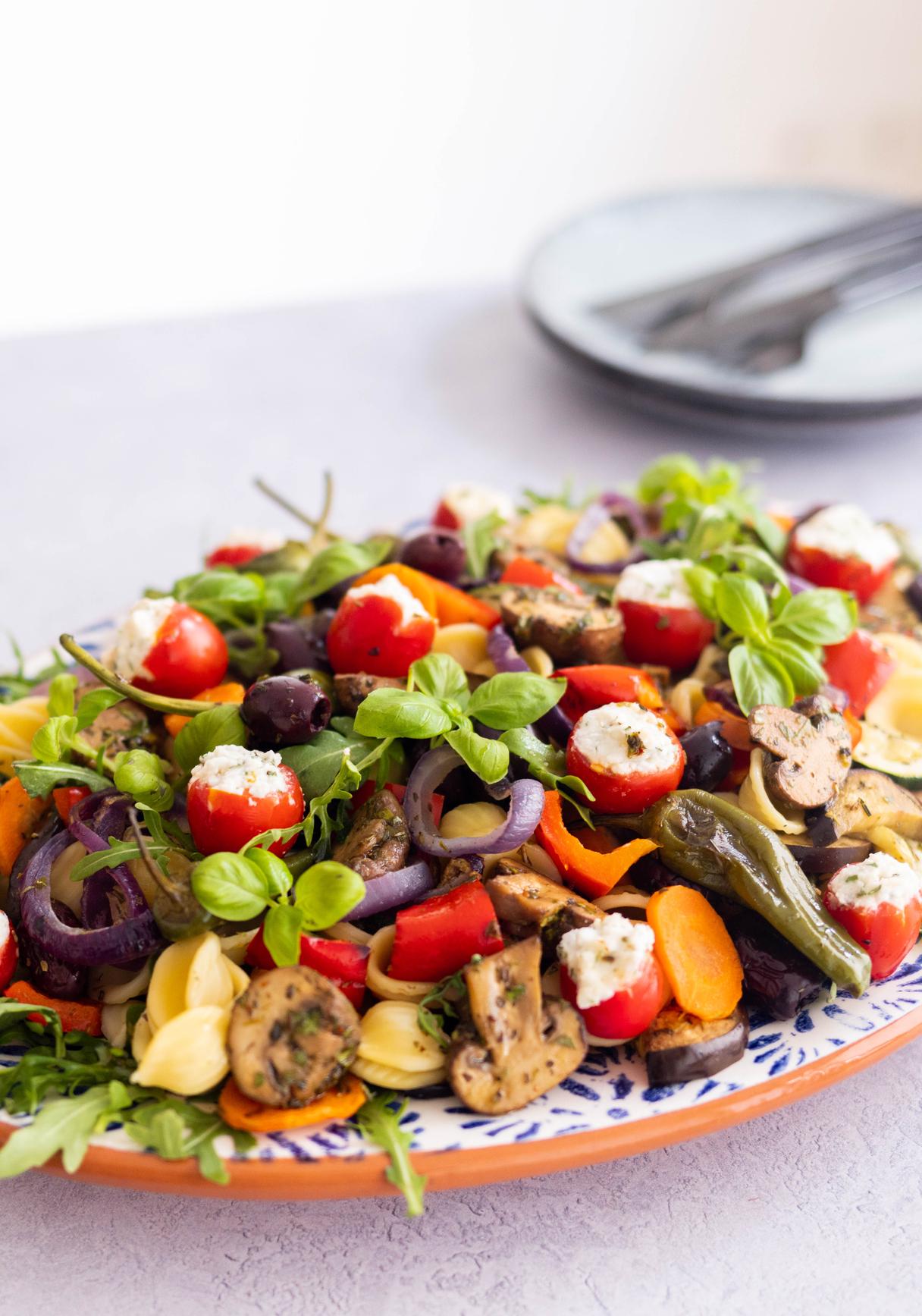 Veganer Antipasti-Nudelsalat