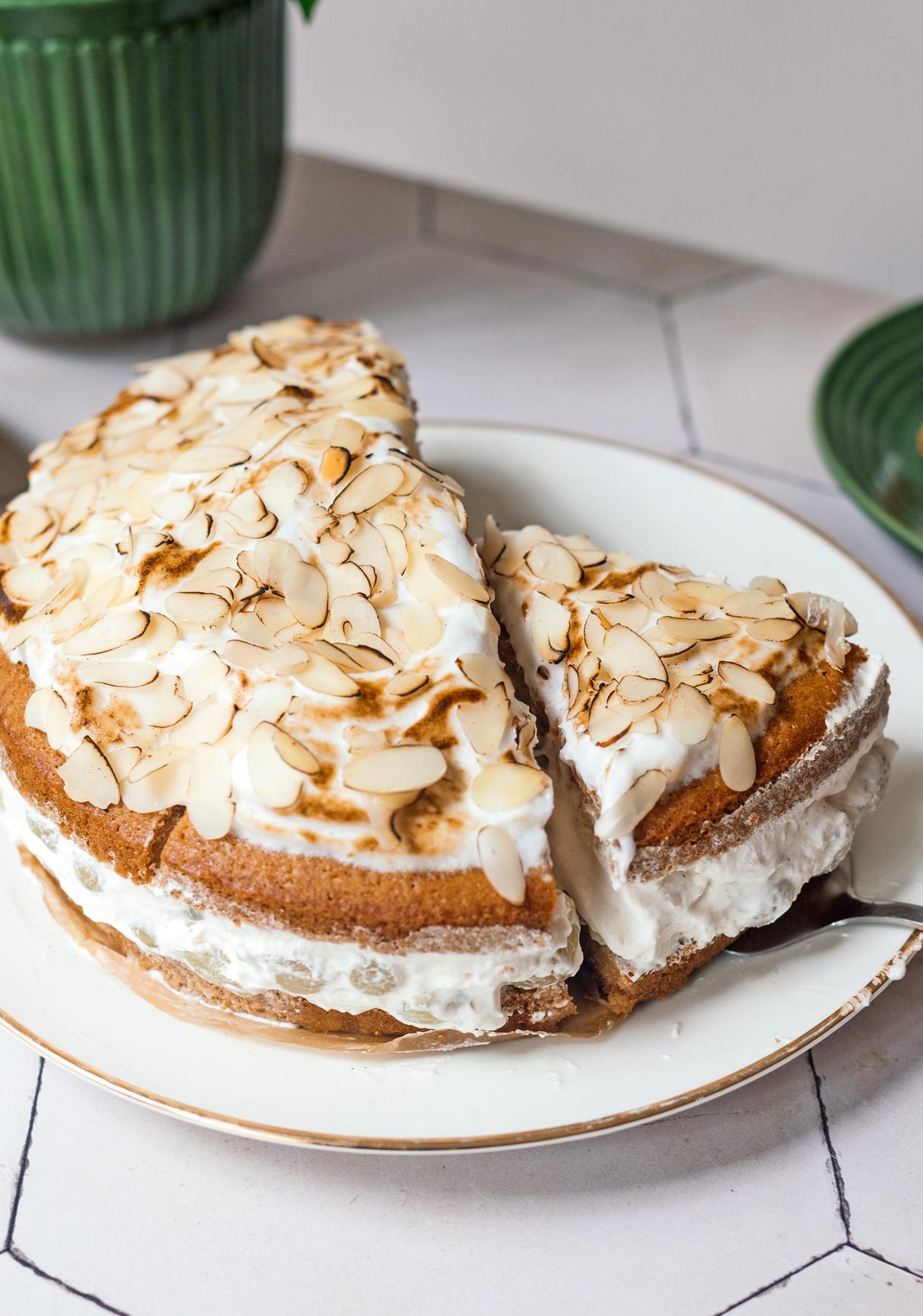 Vegane Stachelbeer-Baiser-Torte