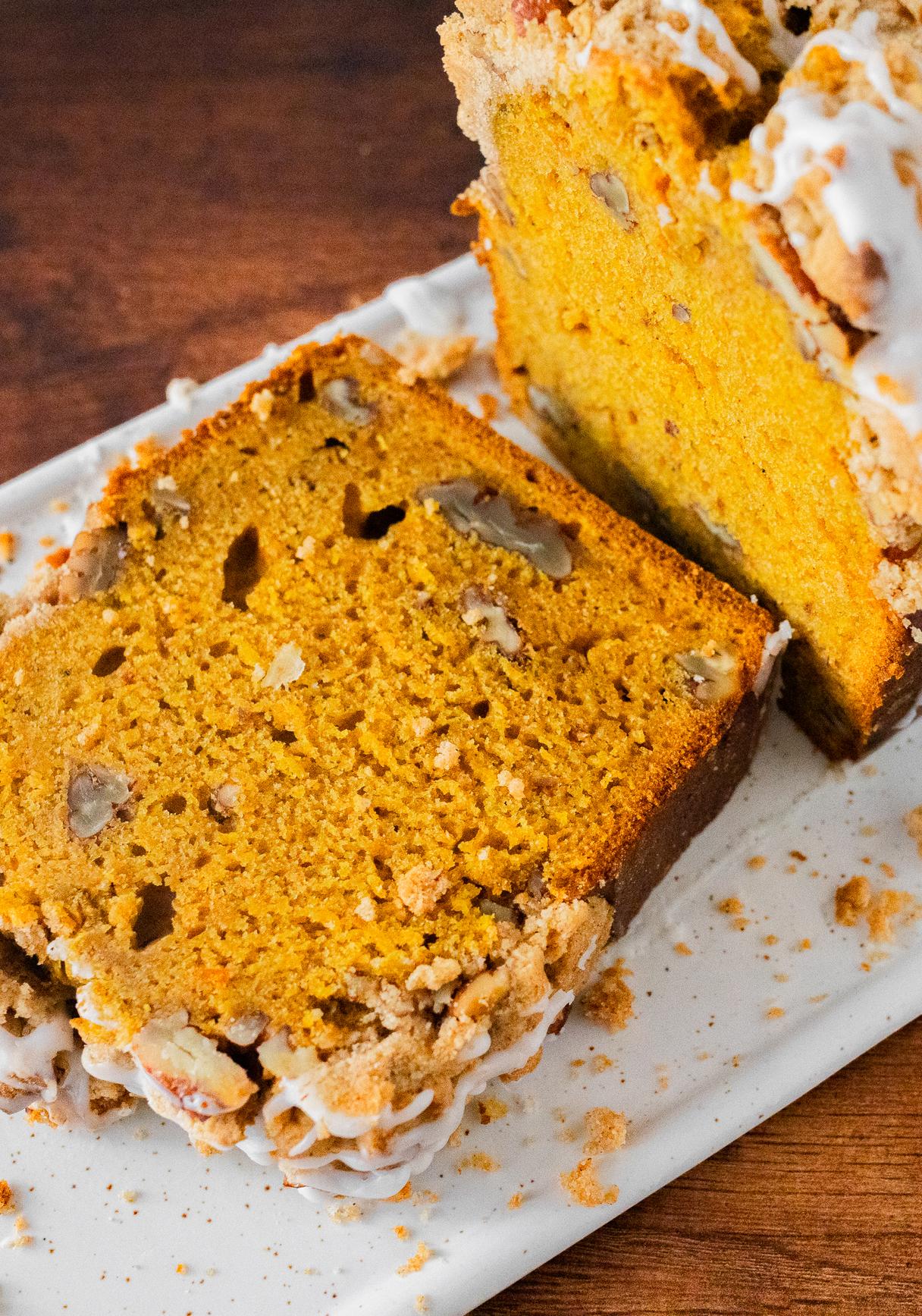 Veganes Kürbis-Bananenbrot mit Streuseln