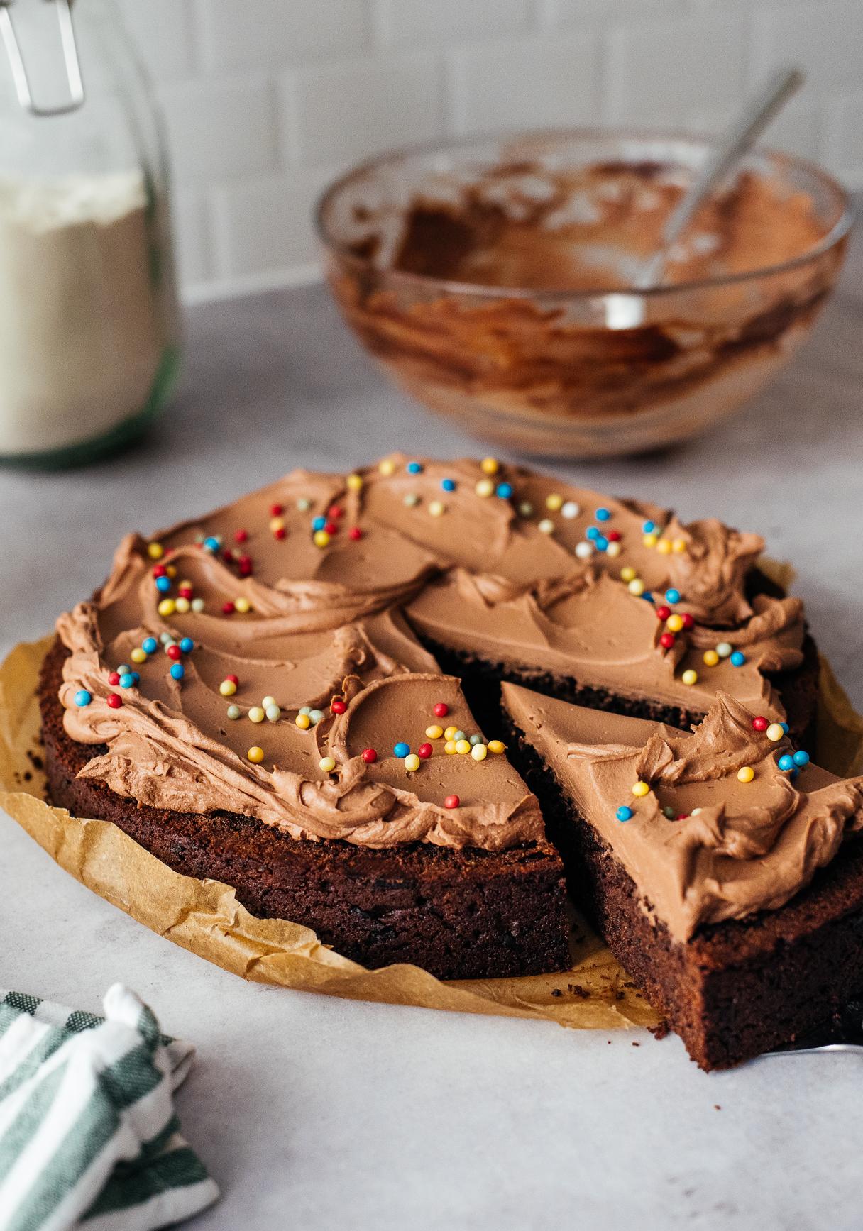 Veganer Schokoladenkuchen mit Frosting