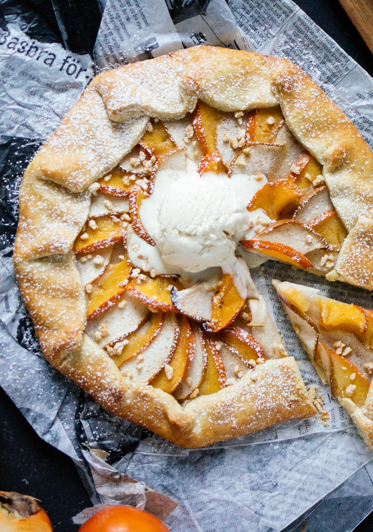 Vegane Galette mit Birne & Kaki