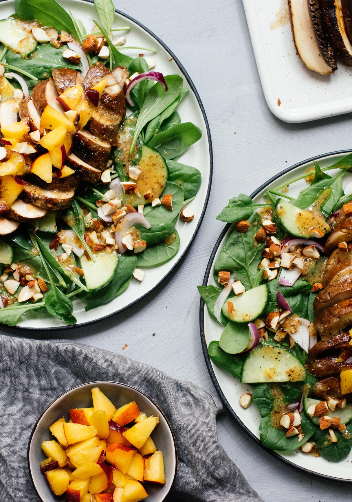 Sommersalat mit Nektarinen & Portobello-Steak