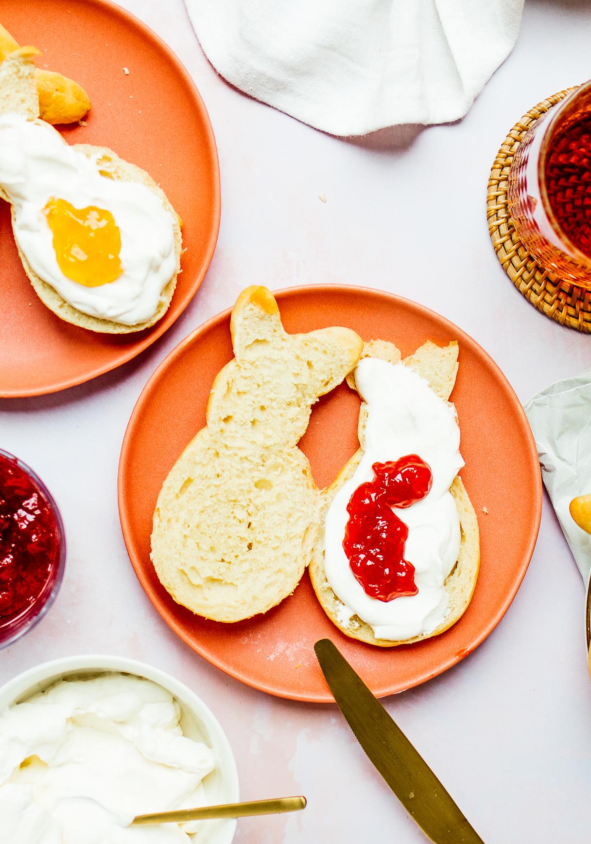 Vegane Osterbrötchen in Hasenform