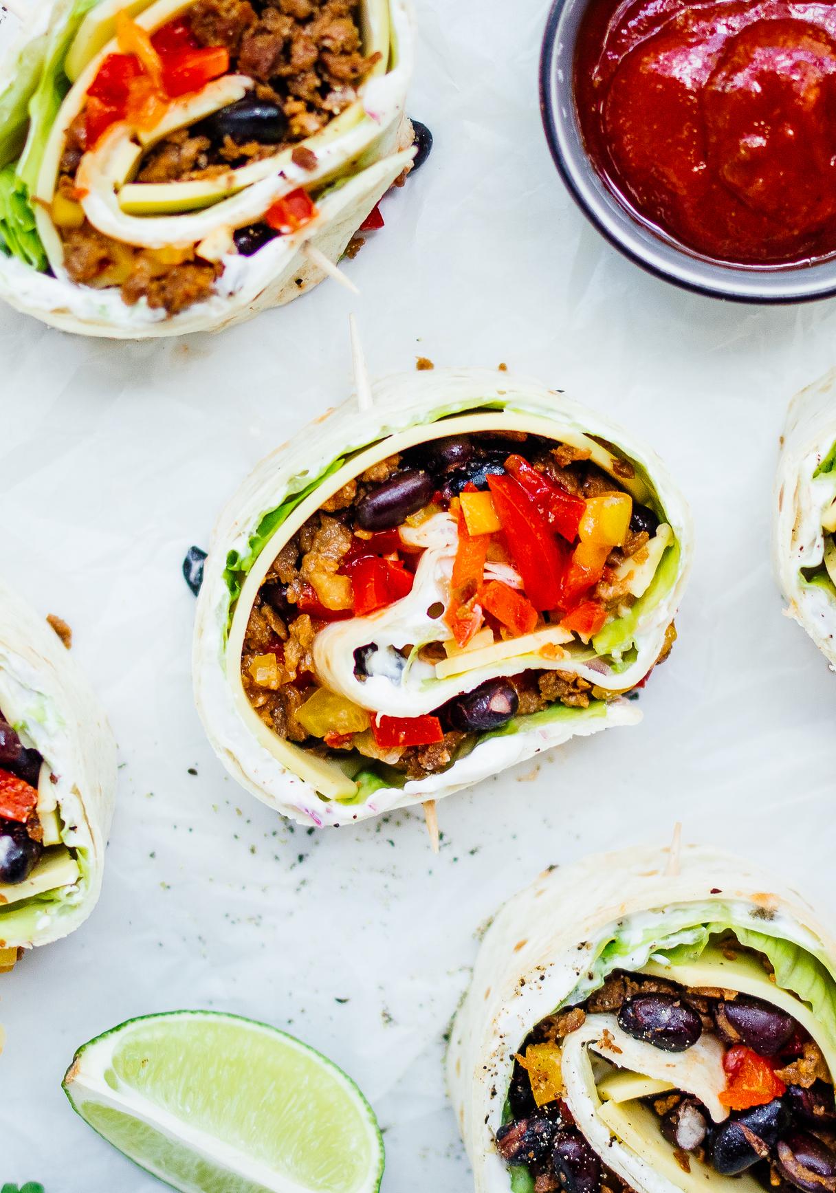 Wrap-Röllchen mit Bohnen & veganem Hack