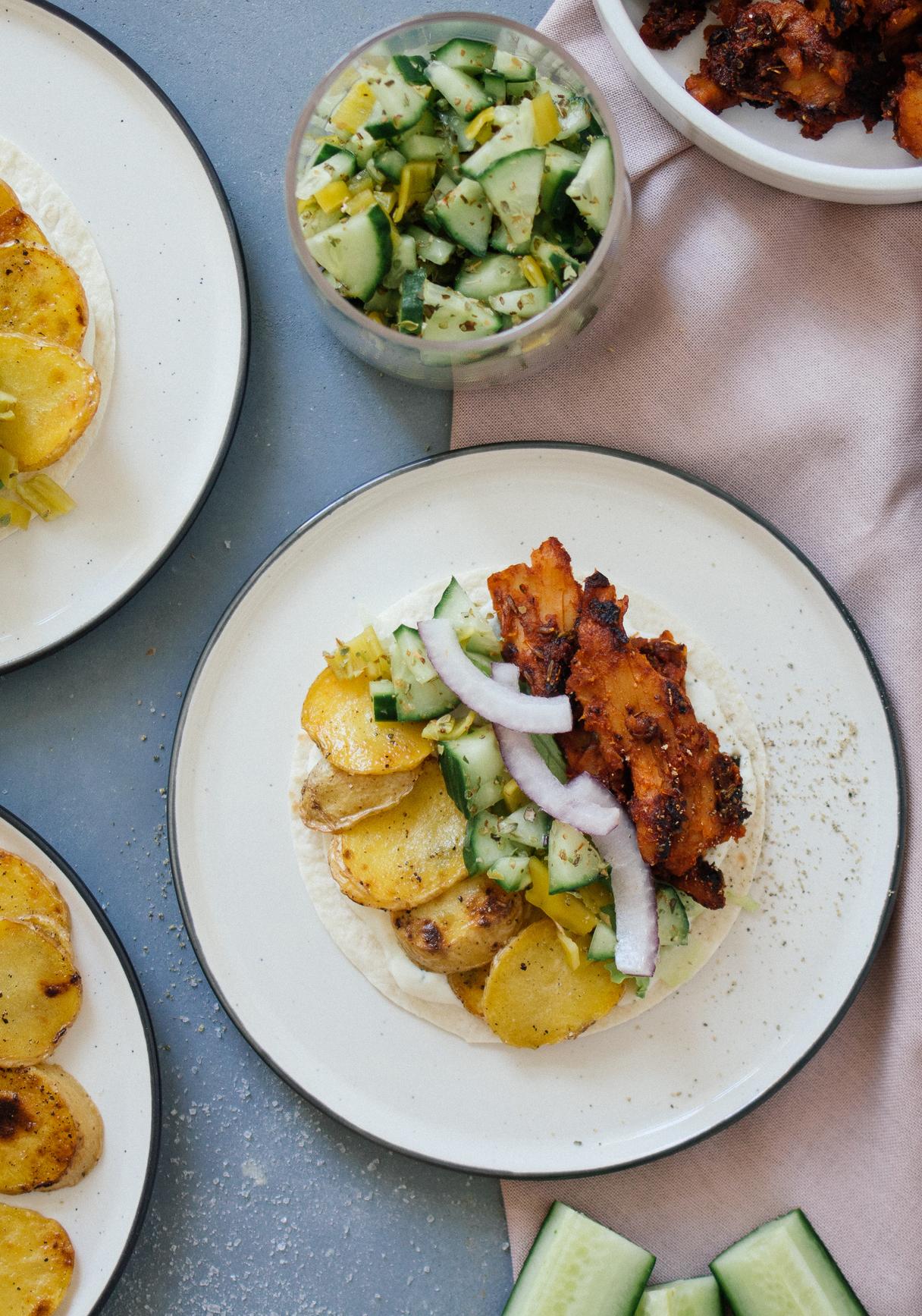 Veganer Gyros Taco mit Tzatziki