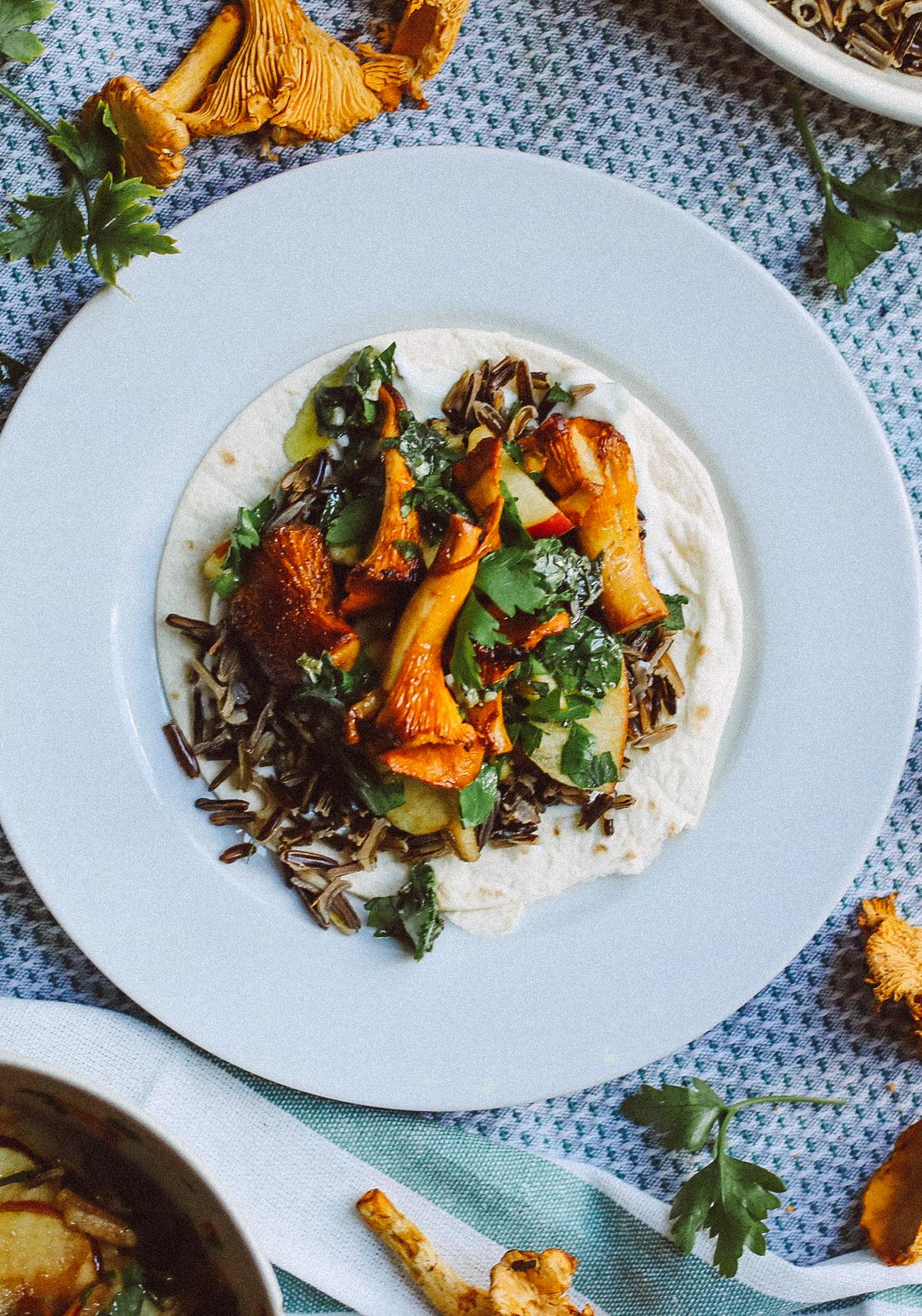 Veganer Pfifferling Taco mit Wildreis & Apfel-Salsa