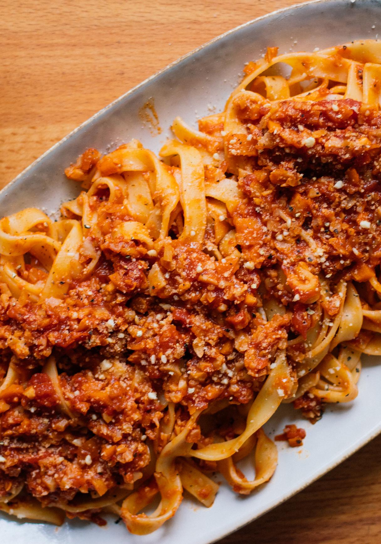 Tagliatelle mit Blumenkohl-Tomaten-Sauce