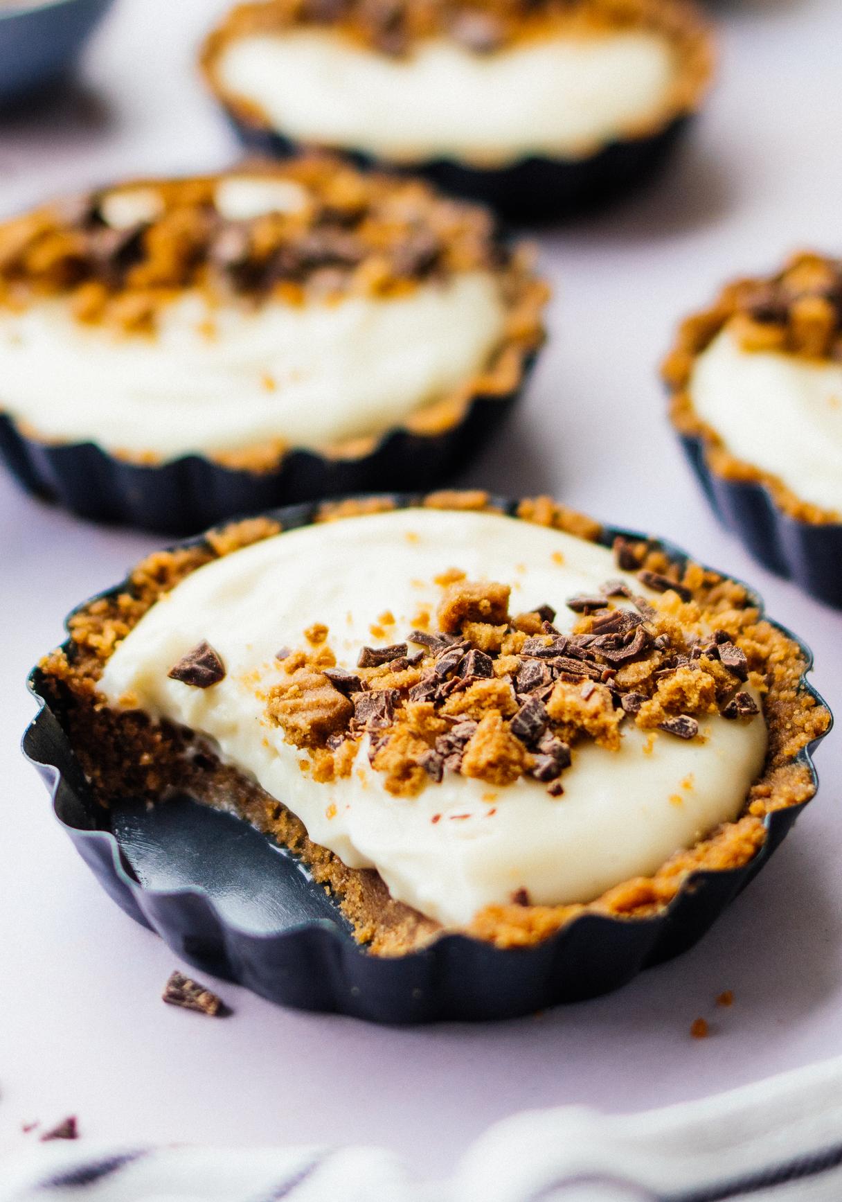 Vegane No Bake Spekulatius-Tartelettes mit Vanillecreme