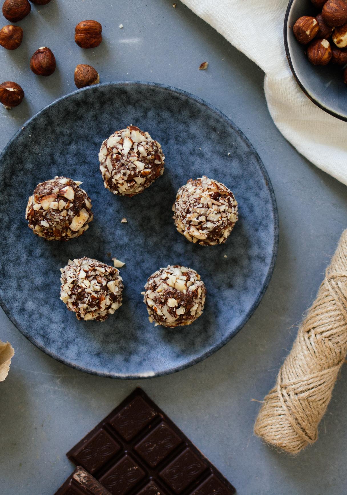 Vegane Rocher (Haselnuss-Pralinen)