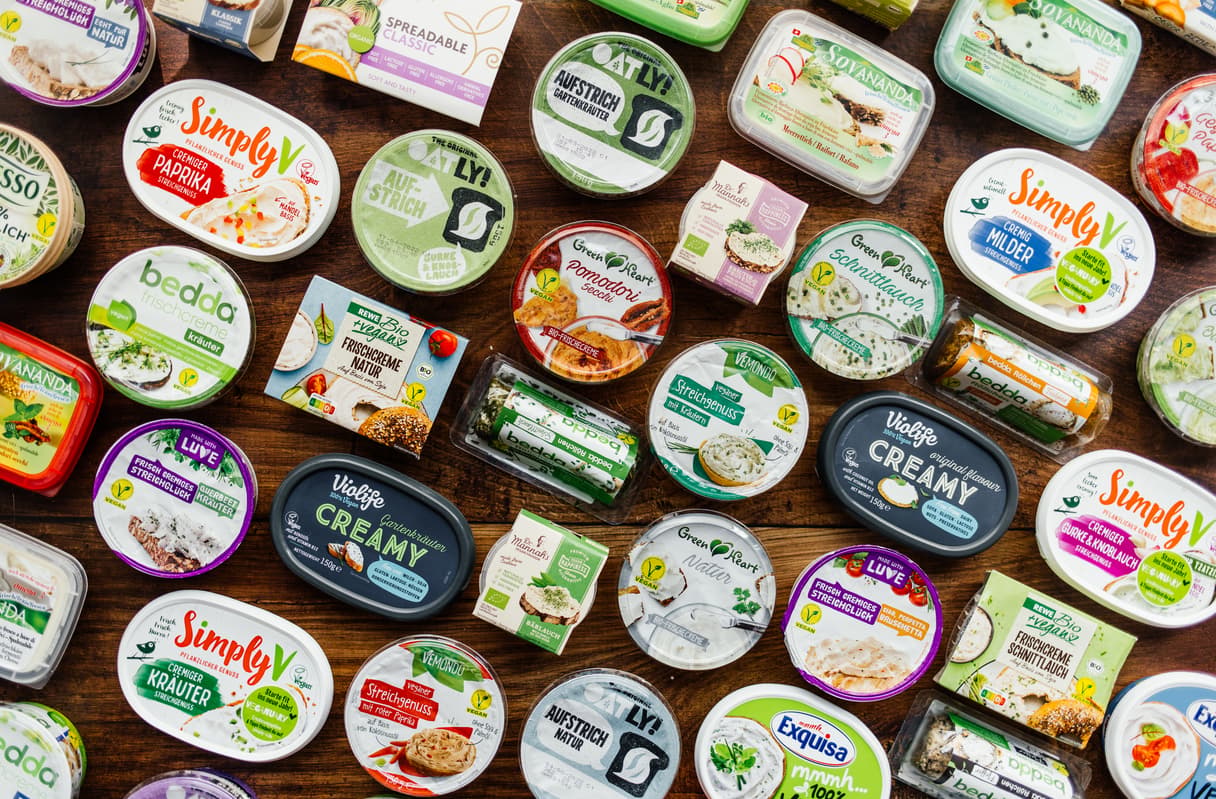 Produkttest: Vegane Frischkäse-Alternativen im Supermarkt