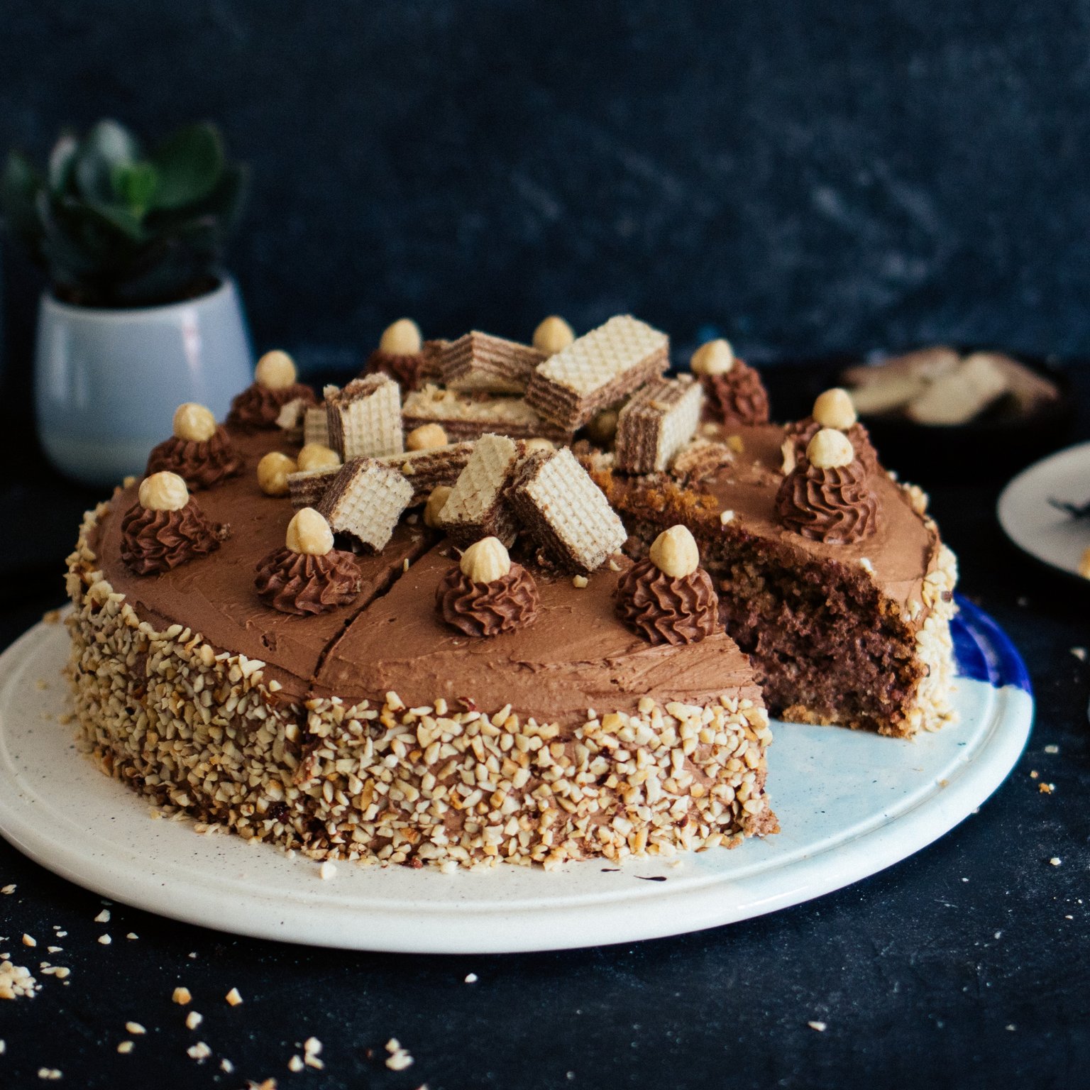 Vegane Vollkorn-Haselnuss-Torte mit Nougatcreme