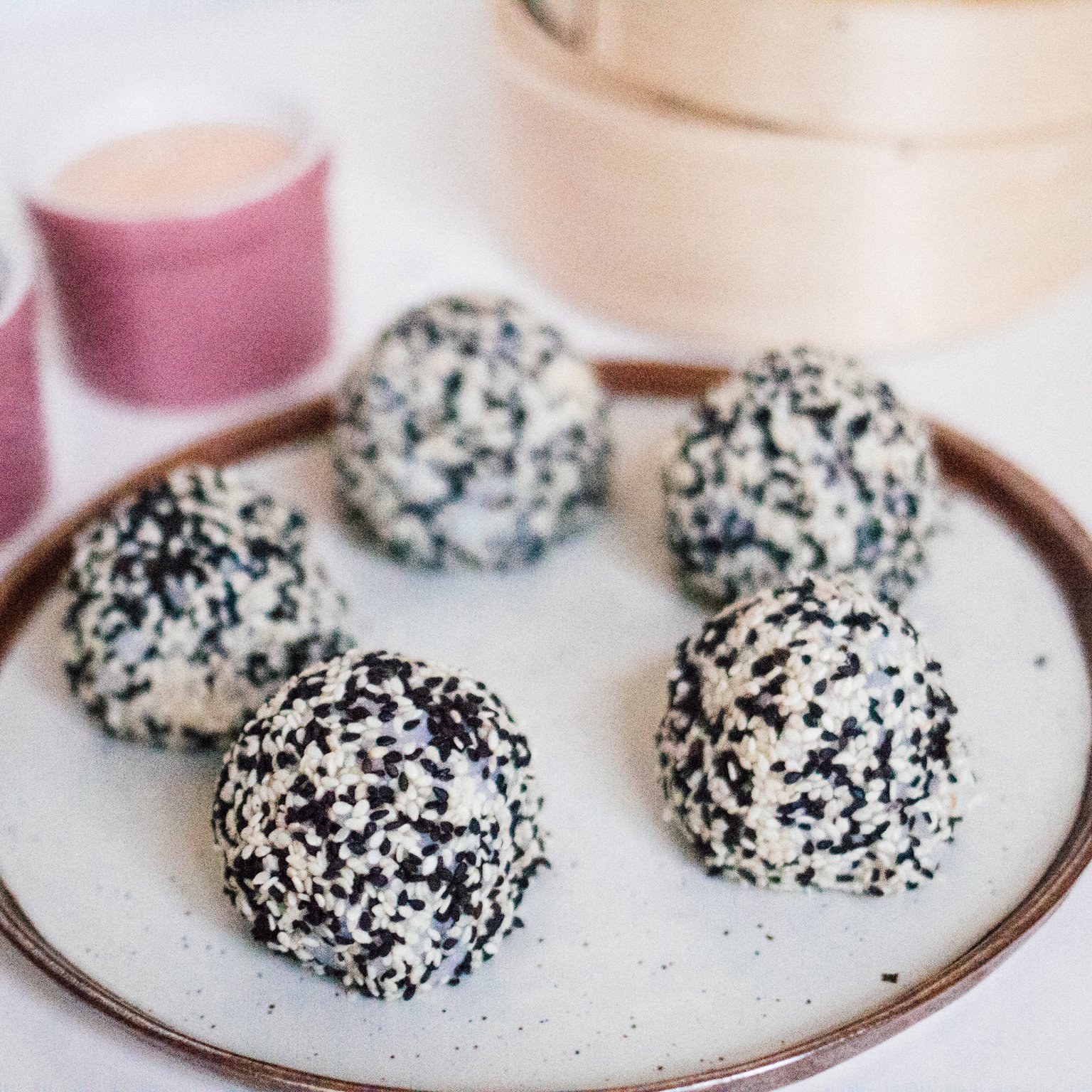 Onigiri-Bällchen mit Sriracha Mayo