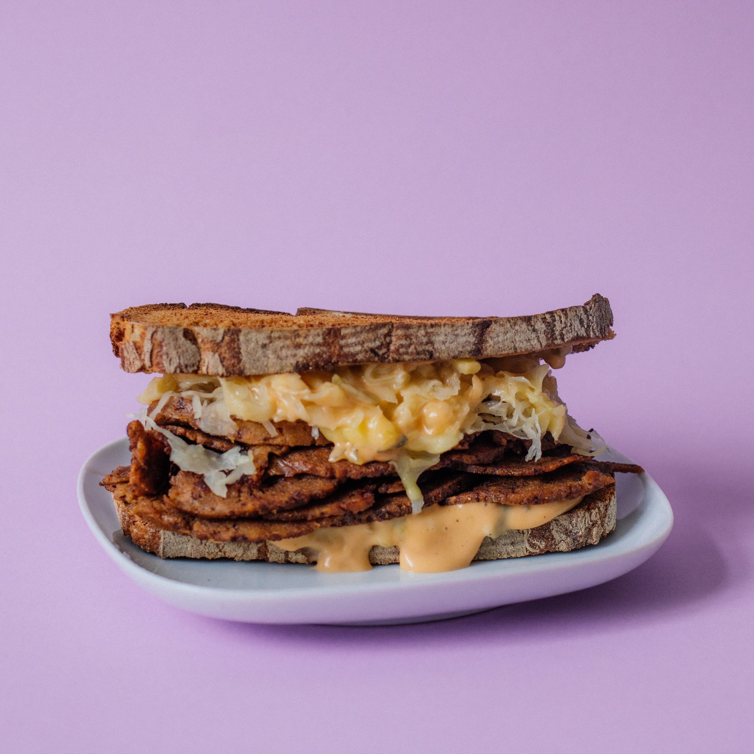 Veganes Reuben Sandwich
