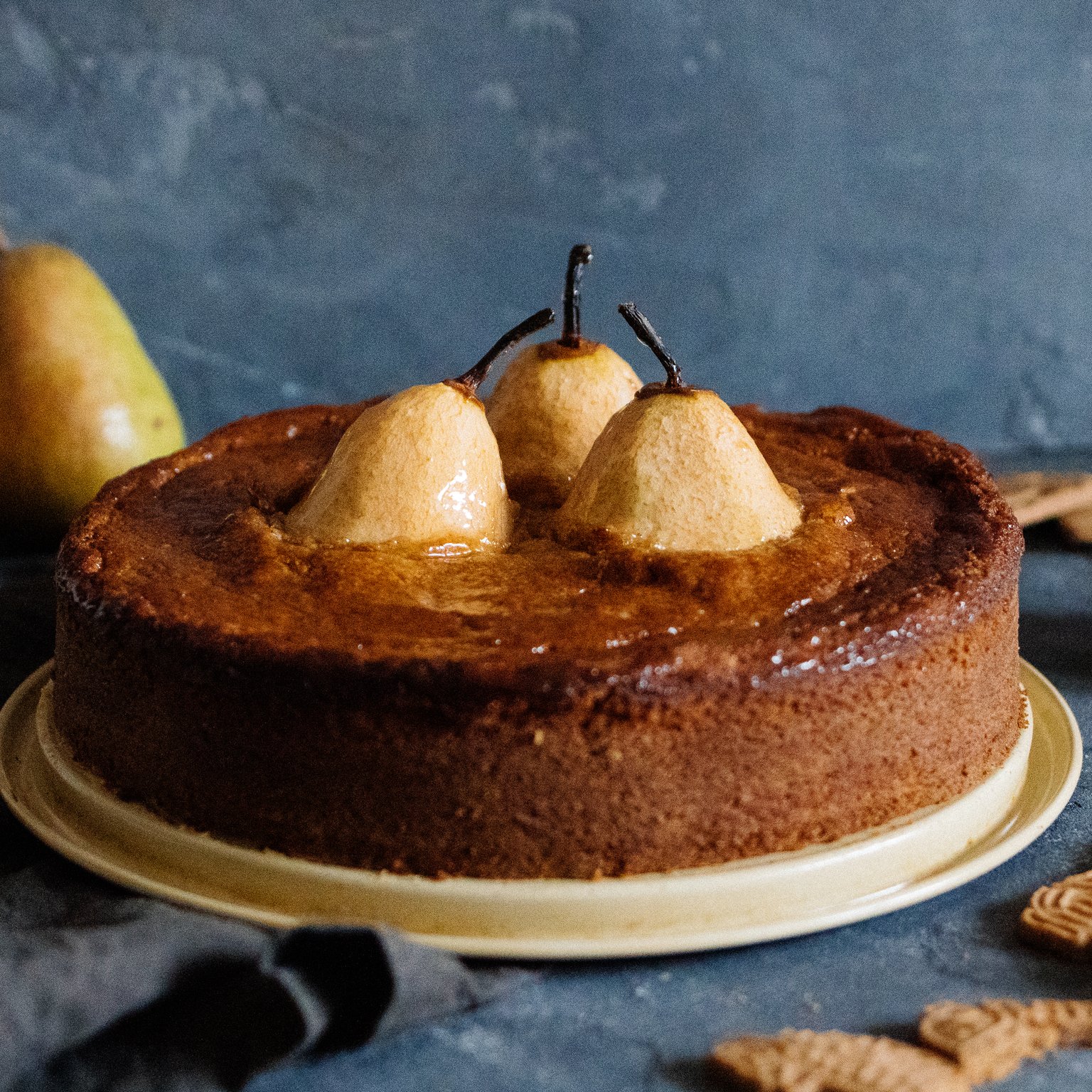 Vegan Speculoos Cake with Pears