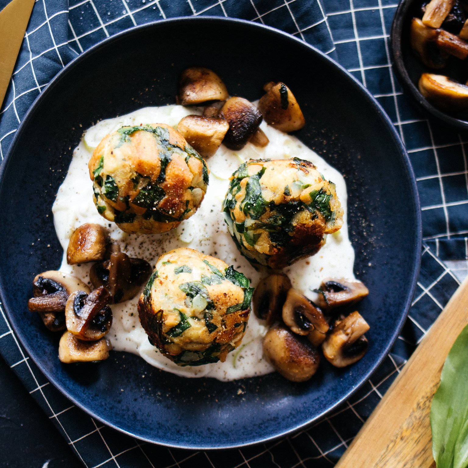 Vegan Wild Garlic Bread Dumplings with Creamy Leek Sauce