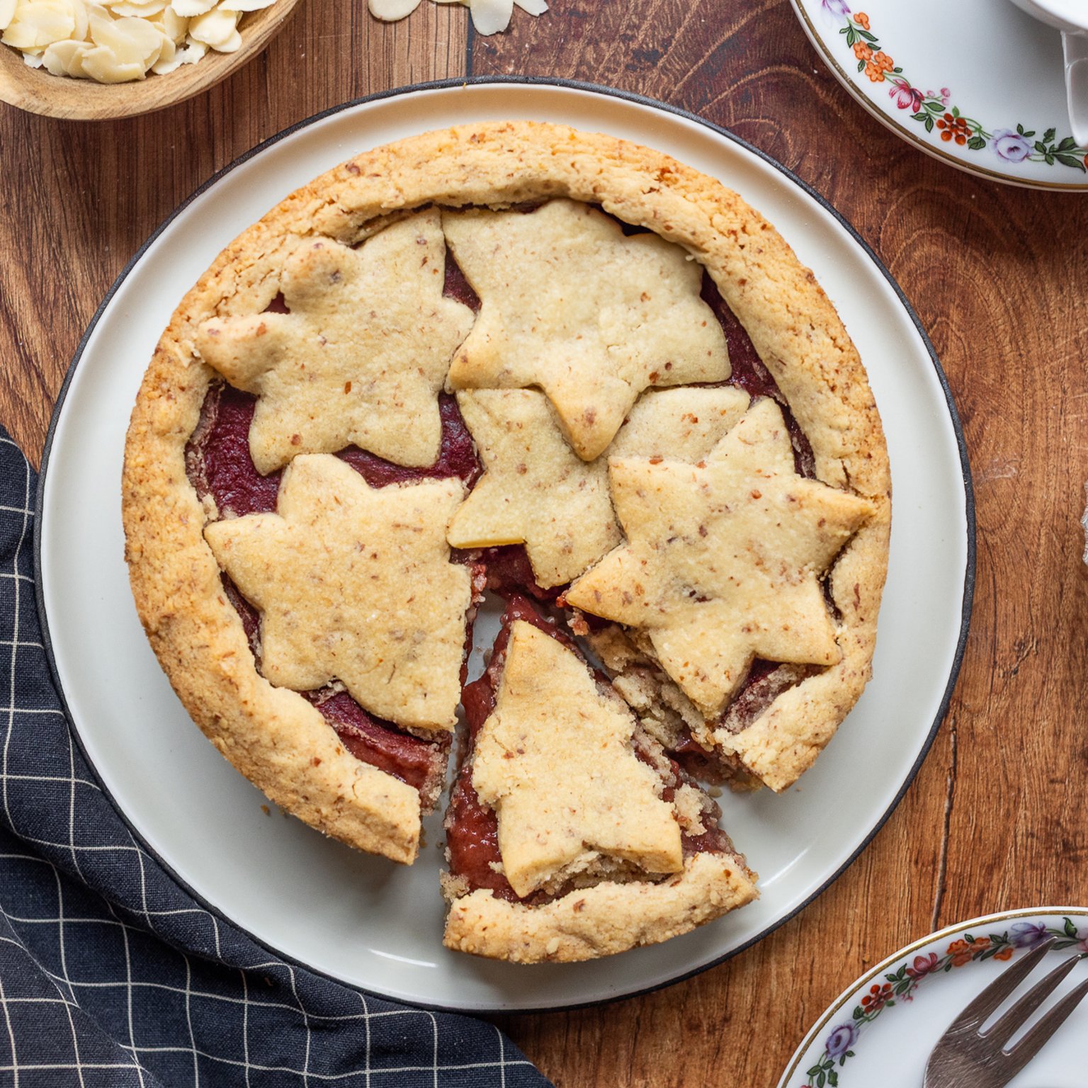 Vegan Linzer Cake with Strawberry-Filling